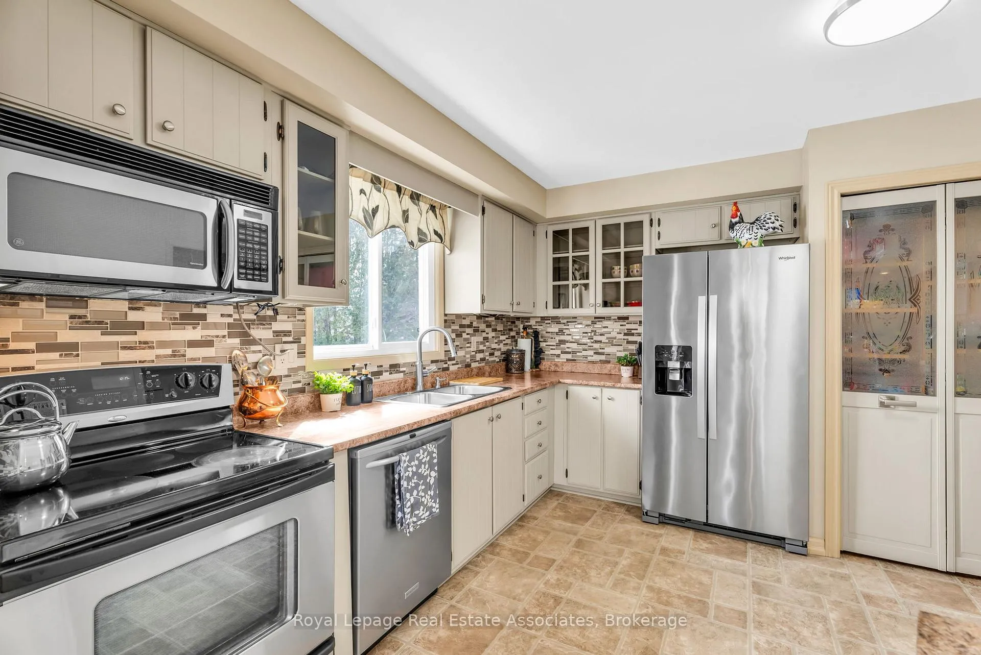 Photo 17 of 29 Norman Avenue, Halton Hills, Acton — HOMEH