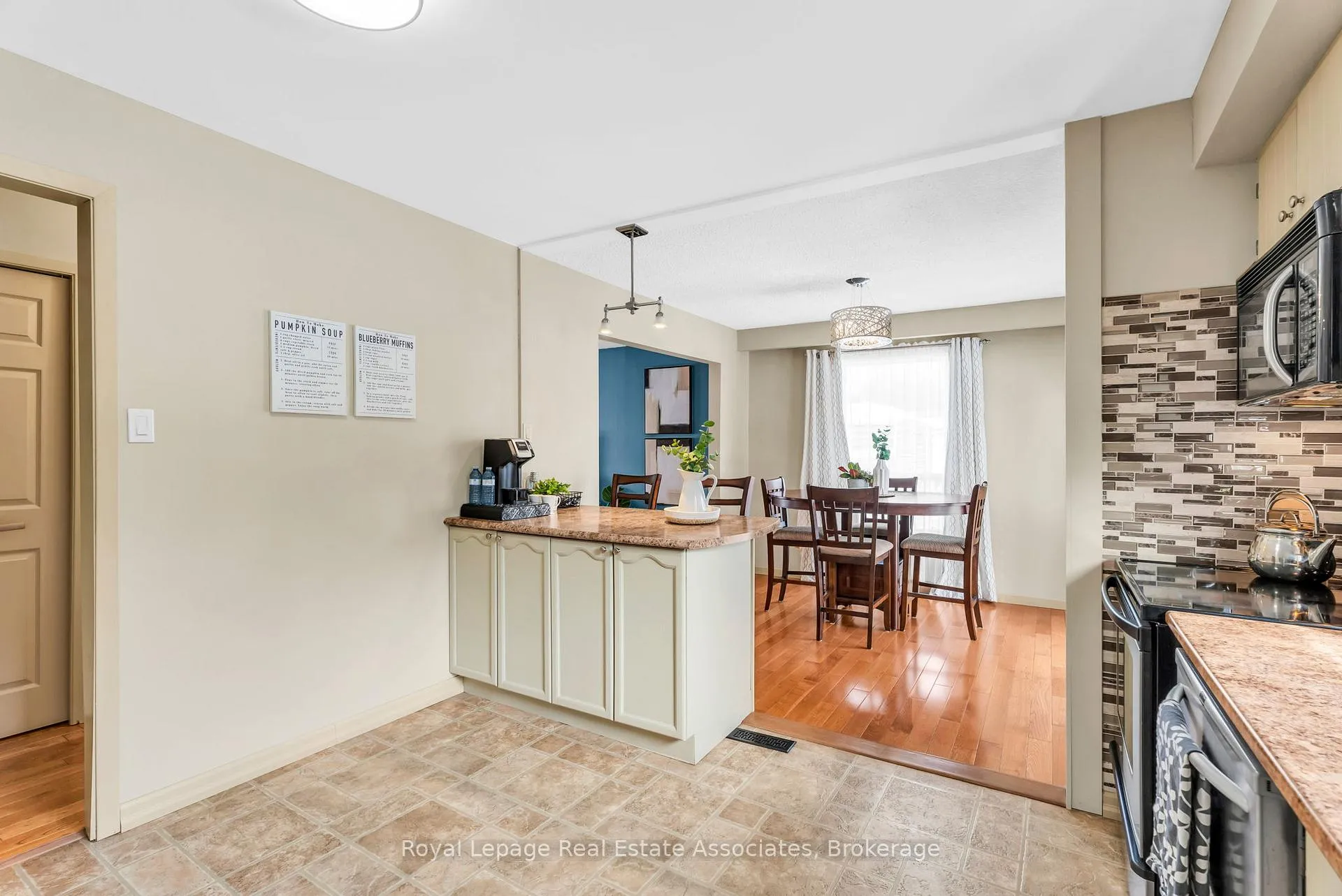 Photo 19 of 29 Norman Avenue, Halton Hills, Acton — HOMEH