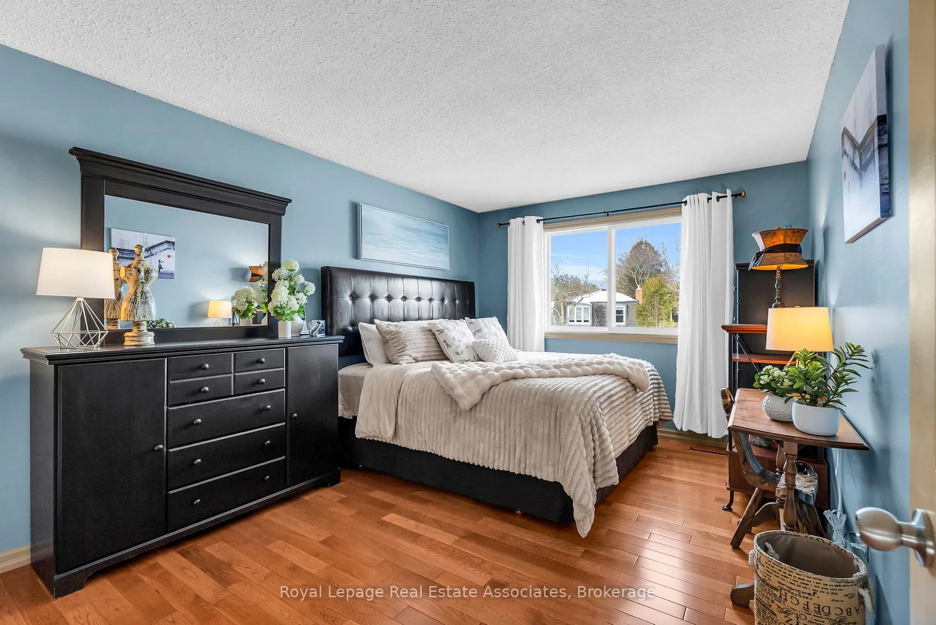 Photo 21 of 29 Norman Avenue, Halton Hills, Acton — HOMEH
