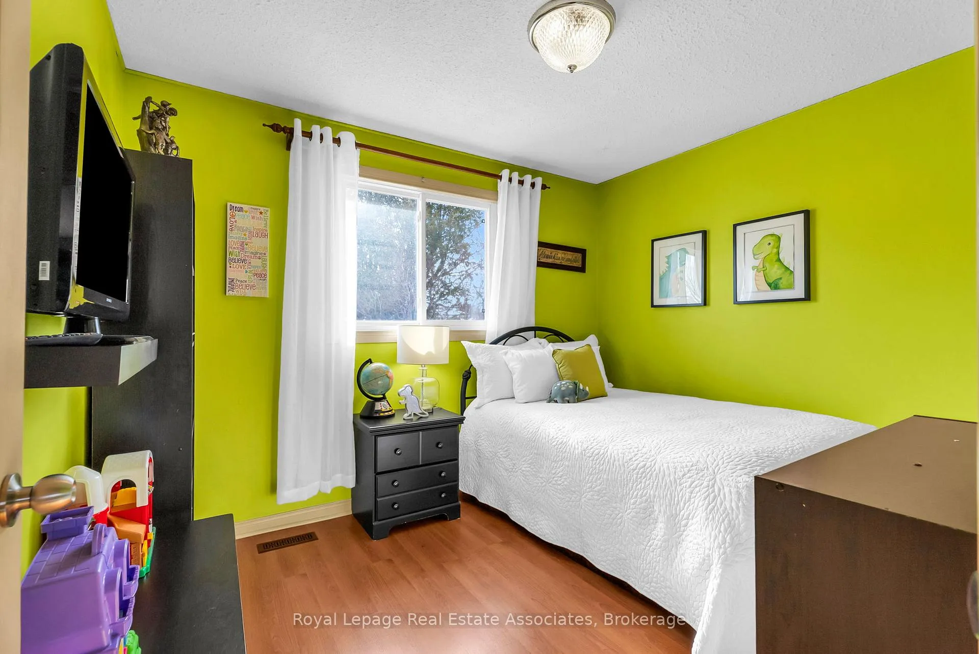 Photo 24 of 29 Norman Avenue, Halton Hills, Acton — HOMEH