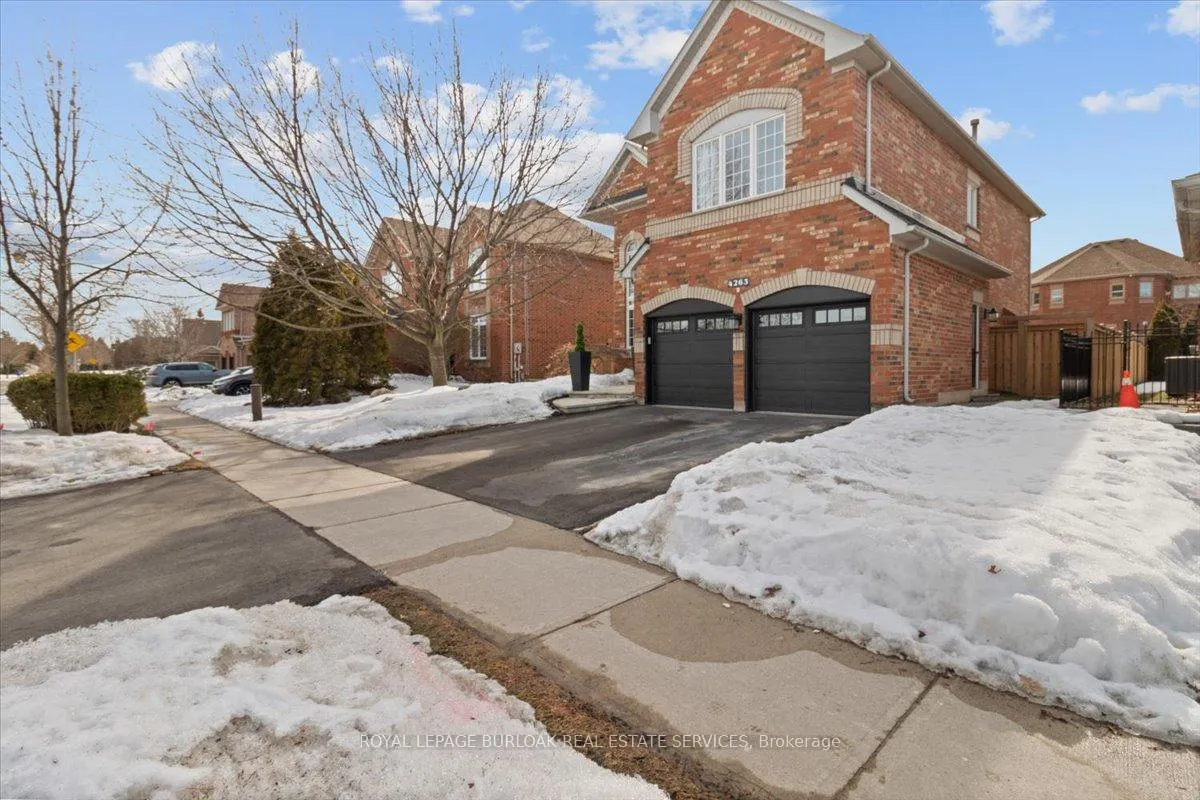 Photo 2 of 4263 Millcroft Park Drive, Burlington, Rose — HOMEH