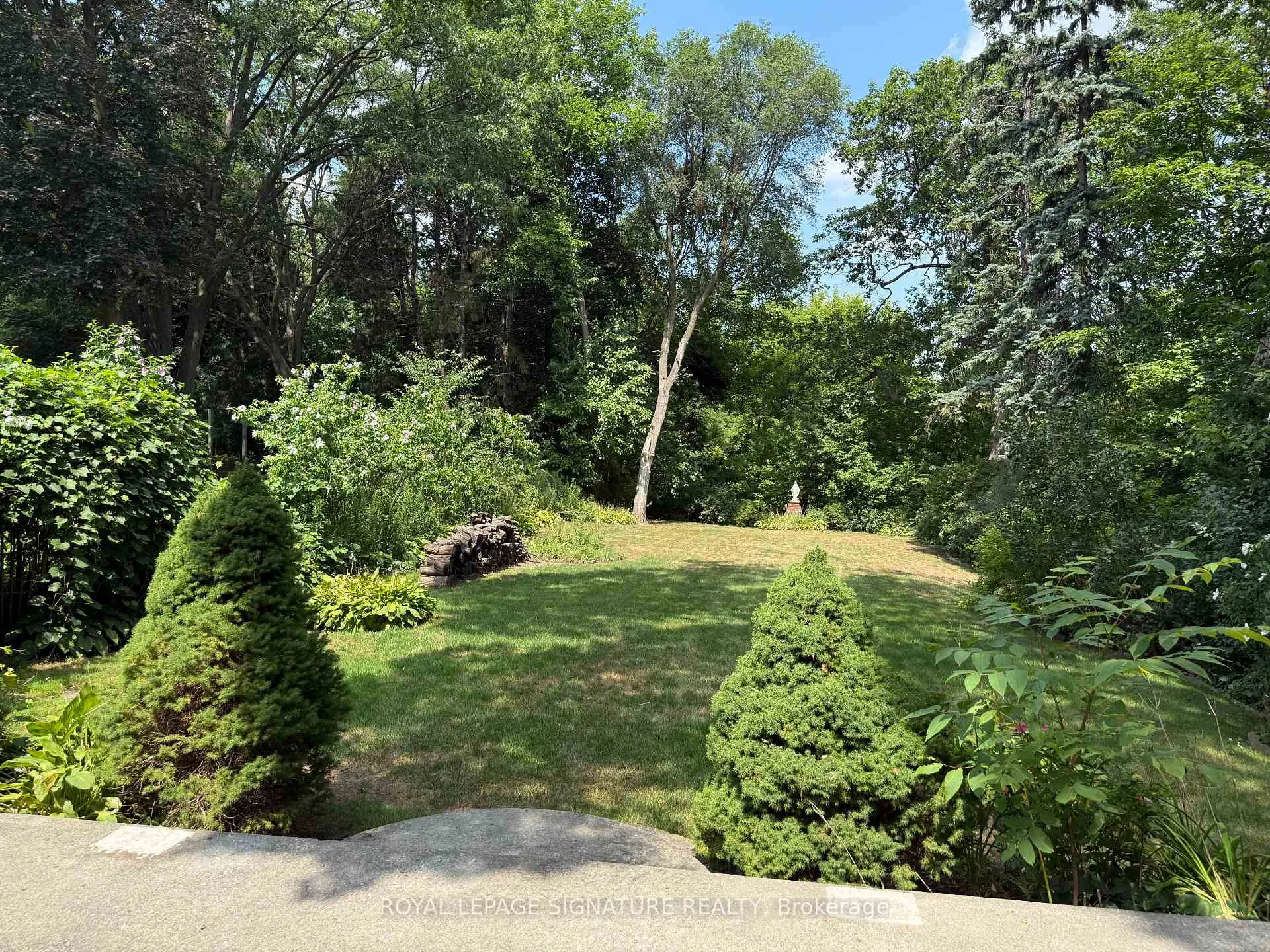 Photo 4 of 450 O'Connor Drive, Toronto, East York — HOMEH