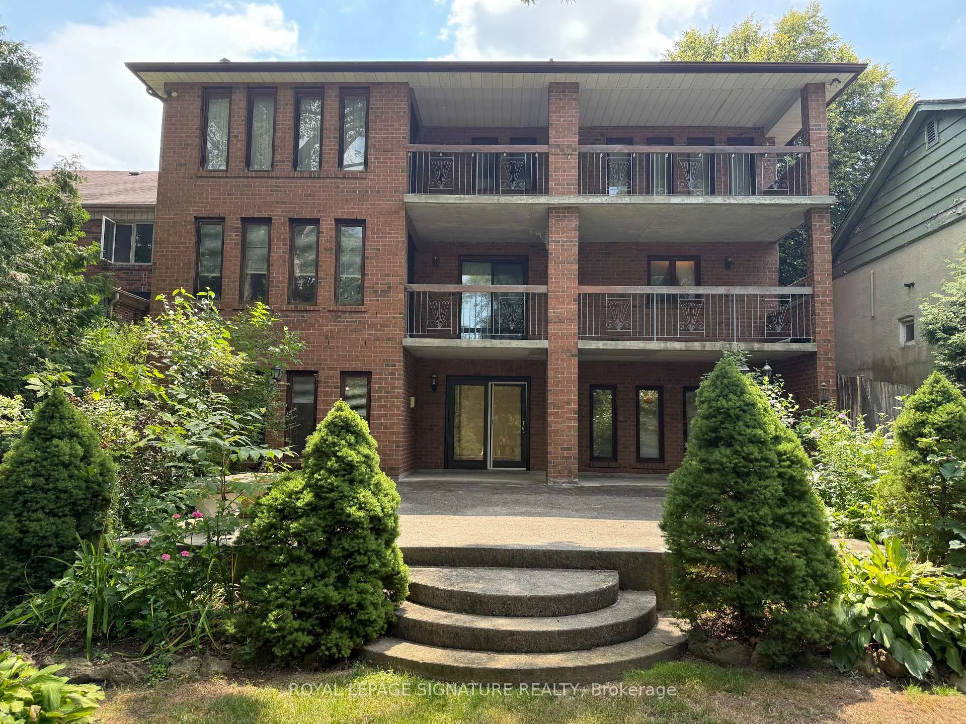 Photo 5 of 450 O'Connor Drive, Toronto, East York — HOMEH