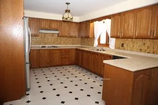 Photo 10 of 450 O'Connor Drive, Toronto, East York — HOMEH