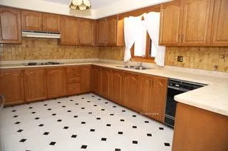 Photo 12 of 450 O'Connor Drive, Toronto, East York — HOMEH