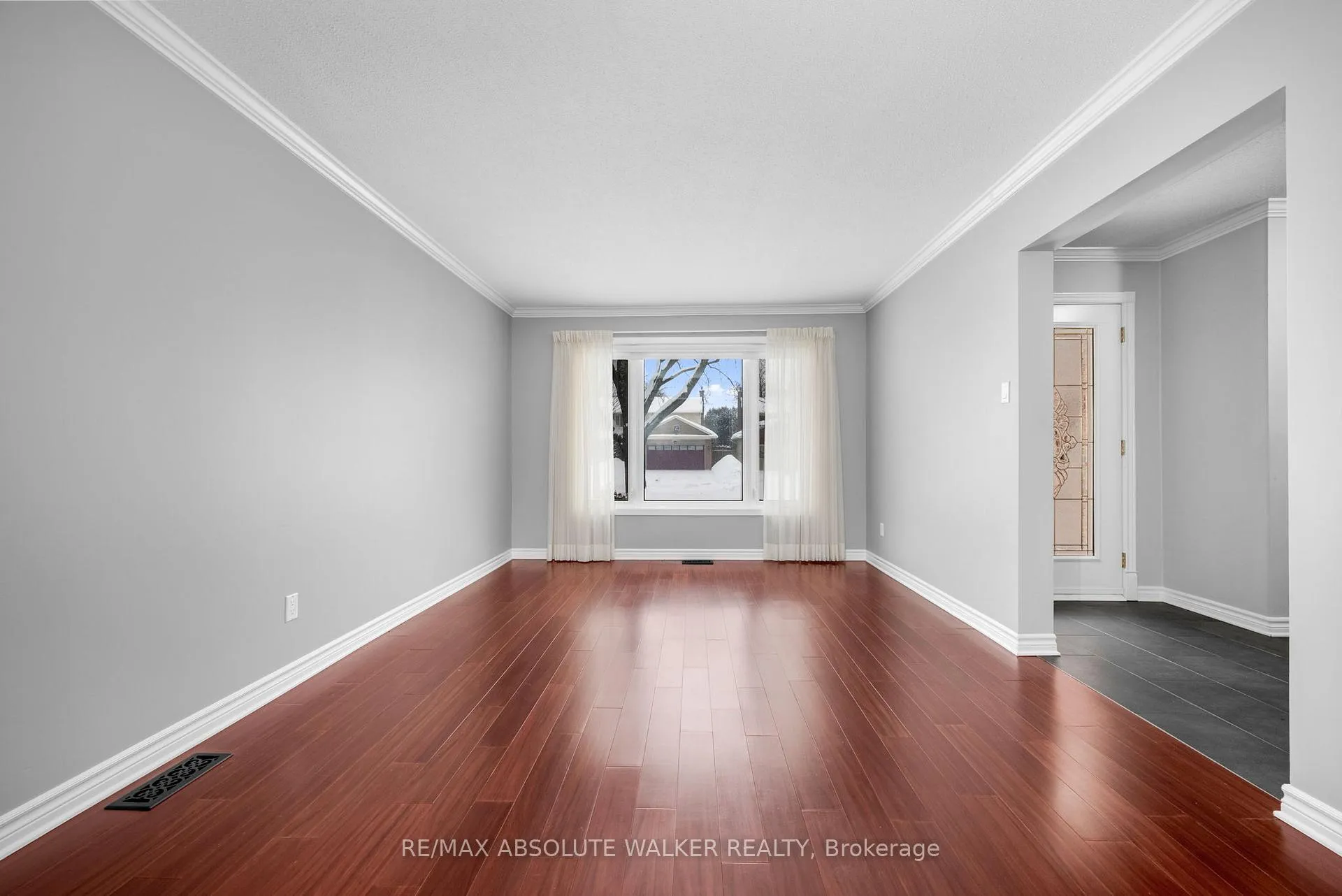 Photo 7 of 944 Raftsman Lane, Ottawa, Convent Glen — HOMEH