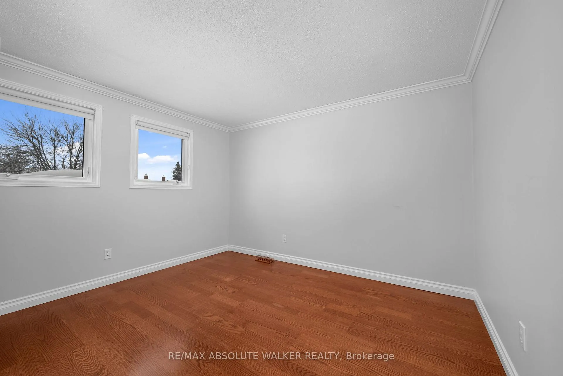 Photo 35 of 944 Raftsman Lane, Ottawa, Convent Glen — HOMEH