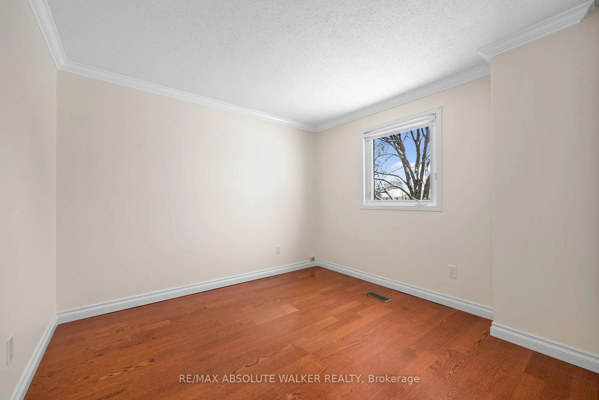 Photo 38 of 944 Raftsman Lane, Ottawa, Convent Glen — HOMEH