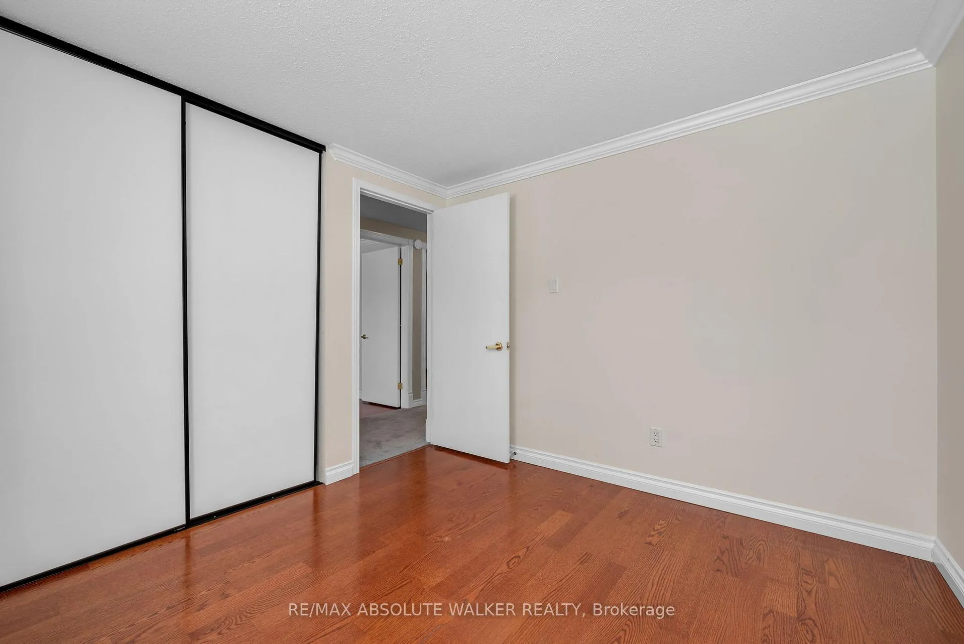 Photo 39 of 944 Raftsman Lane, Ottawa, Convent Glen — HOMEH
