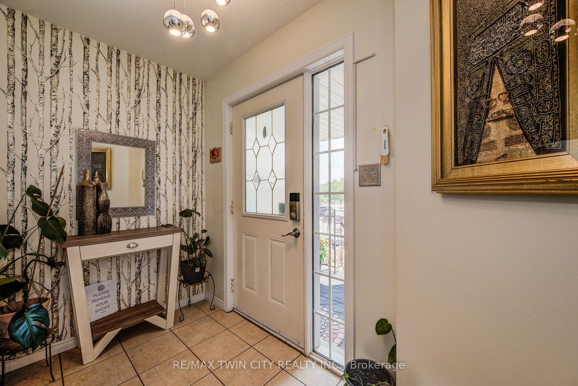 Photo 3 of 160 Hidden Creek Drive, Kitchener — HOMEH
