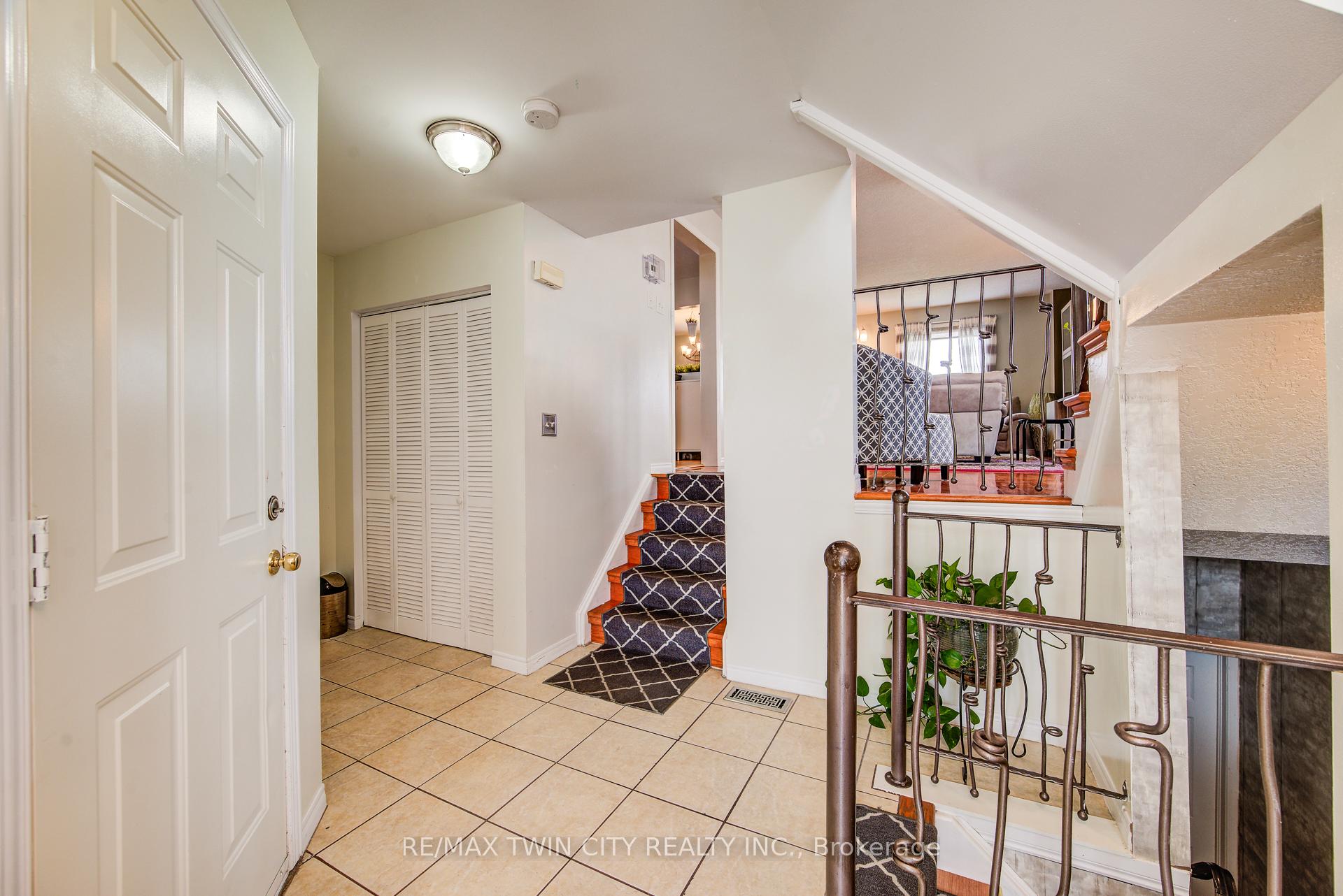 Photo 4 of 160 Hidden Creek Drive, Kitchener — HOMEH