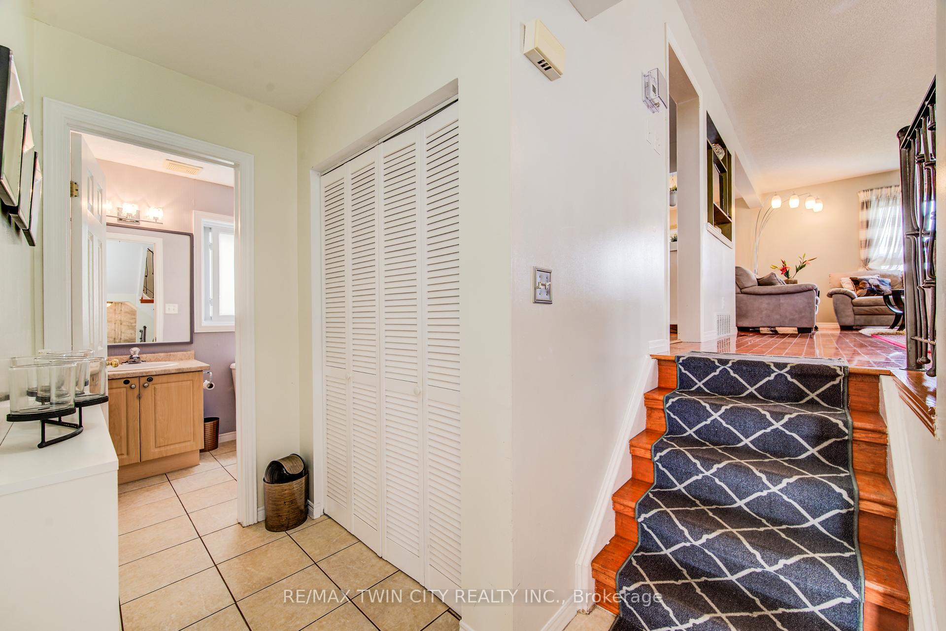 Photo 6 of 160 Hidden Creek Drive, Kitchener — HOMEH