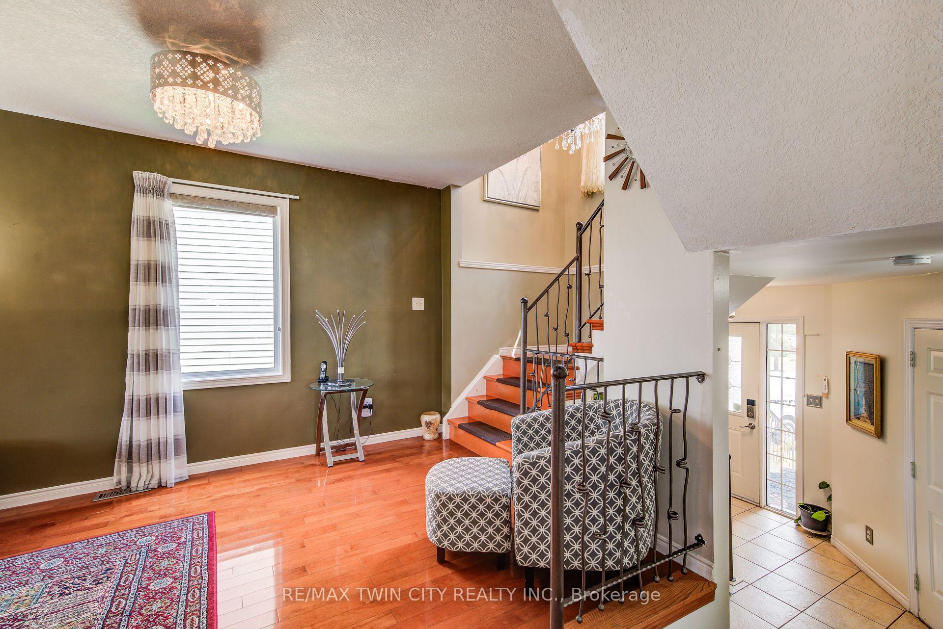 Photo 8 of 160 Hidden Creek Drive, Kitchener — HOMEH