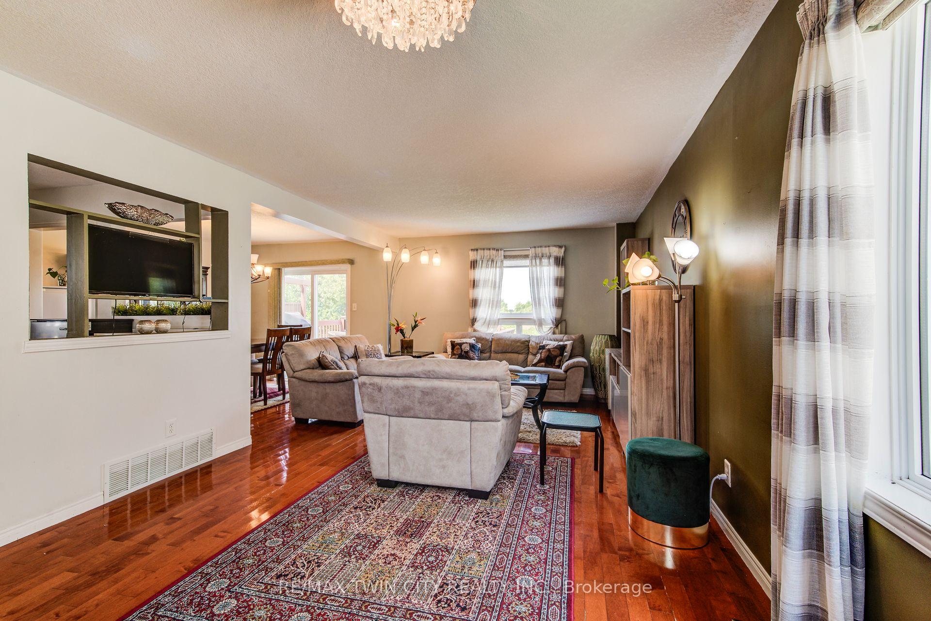 Photo 9 of 160 Hidden Creek Drive, Kitchener — HOMEH