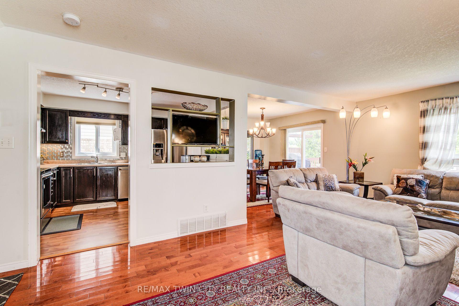Photo 10 of 160 Hidden Creek Drive, Kitchener — HOMEH