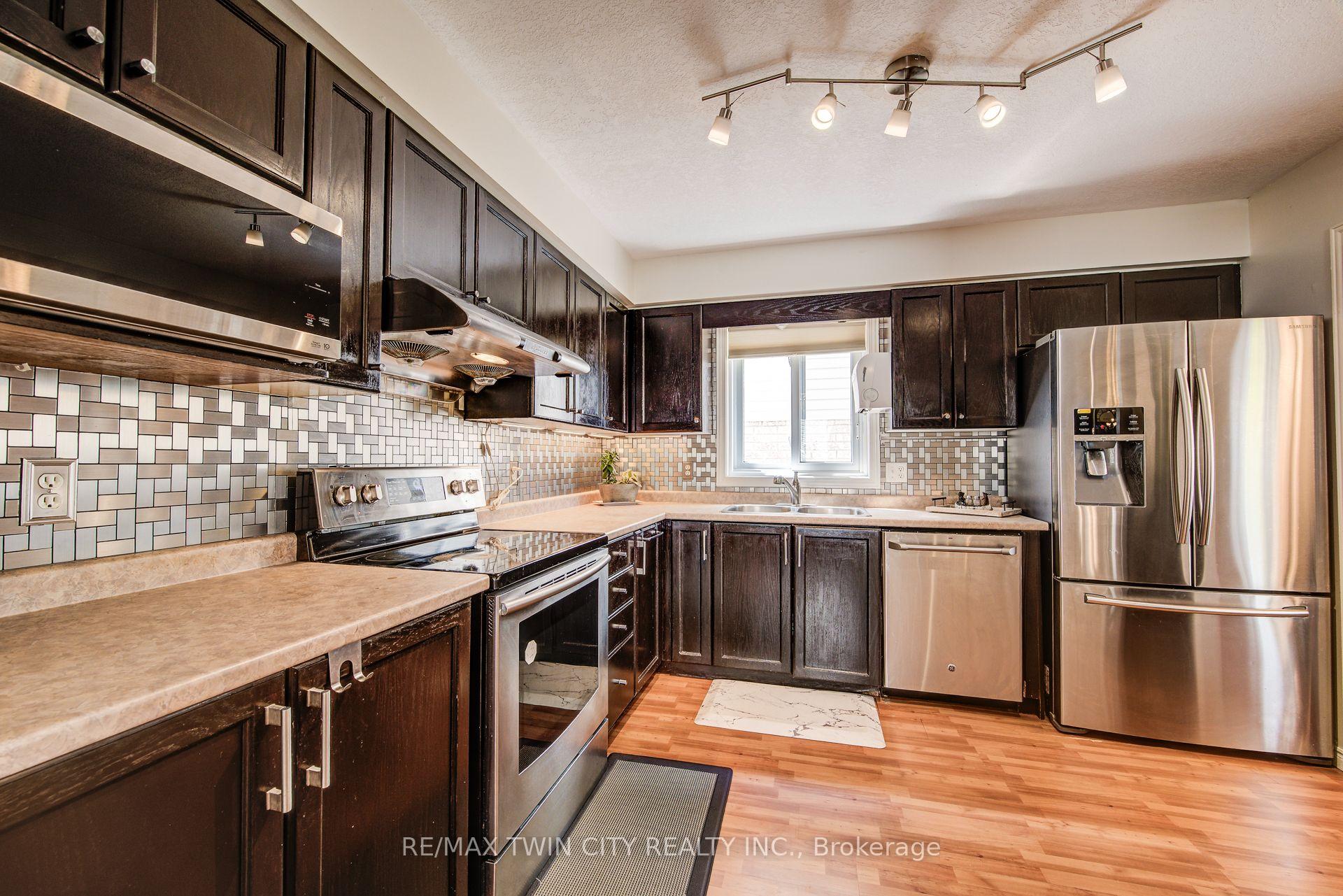 Photo 11 of 160 Hidden Creek Drive, Kitchener — HOMEH