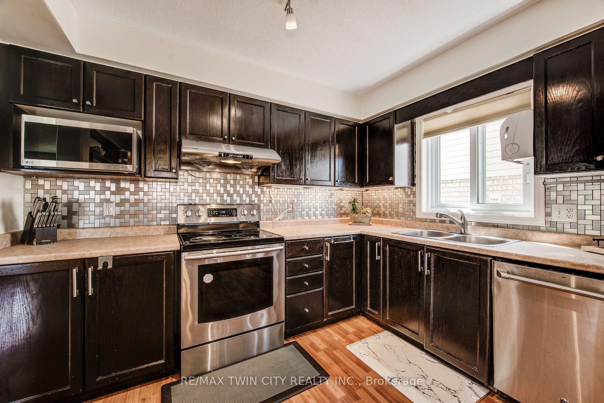 Photo 12 of 160 Hidden Creek Drive, Kitchener — HOMEH