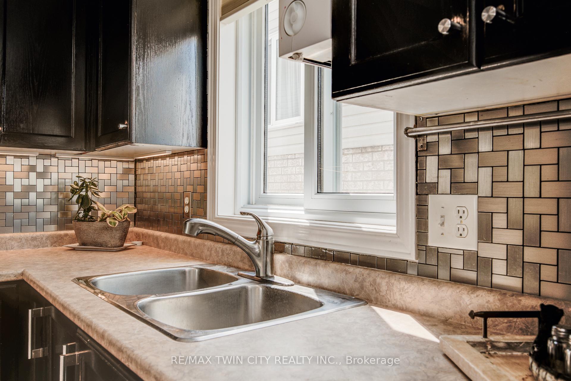 Photo 13 of 160 Hidden Creek Drive, Kitchener — HOMEH