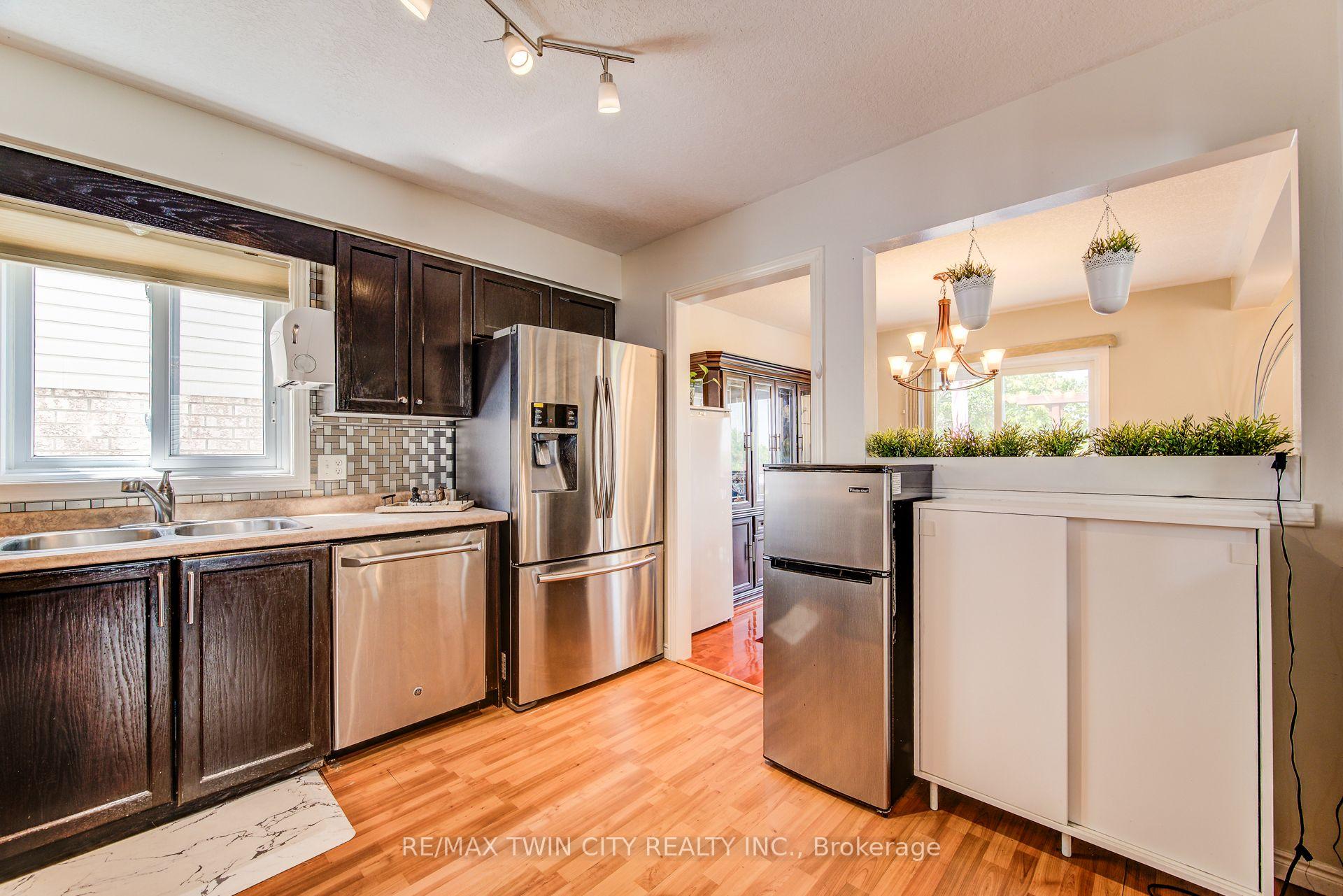 Photo 14 of 160 Hidden Creek Drive, Kitchener — HOMEH