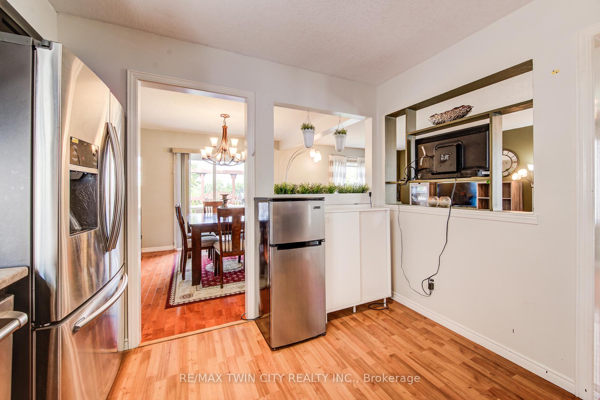 Photo 15 of 160 Hidden Creek Drive, Kitchener — HOMEH