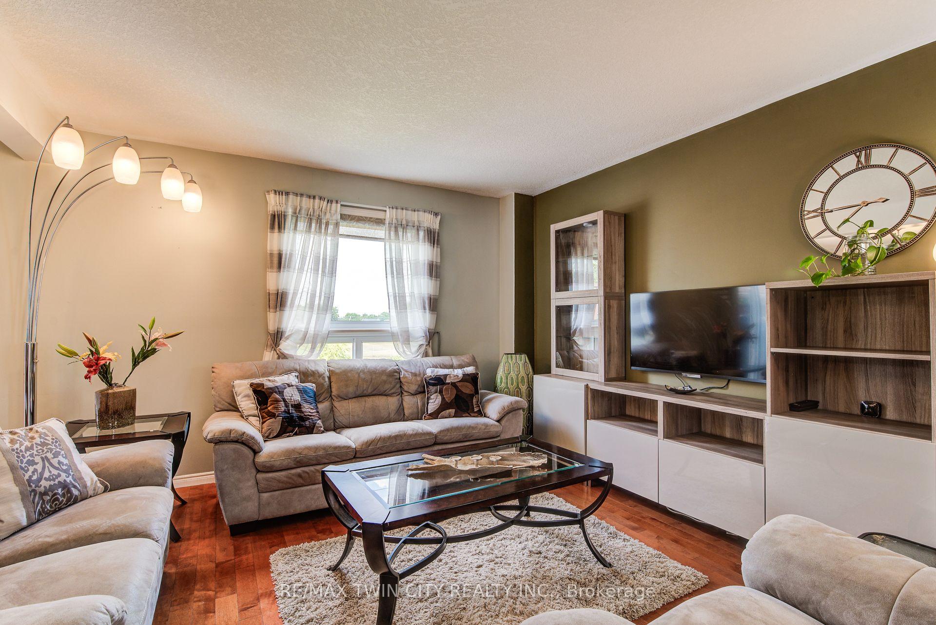 Photo 21 of 160 Hidden Creek Drive, Kitchener — HOMEH