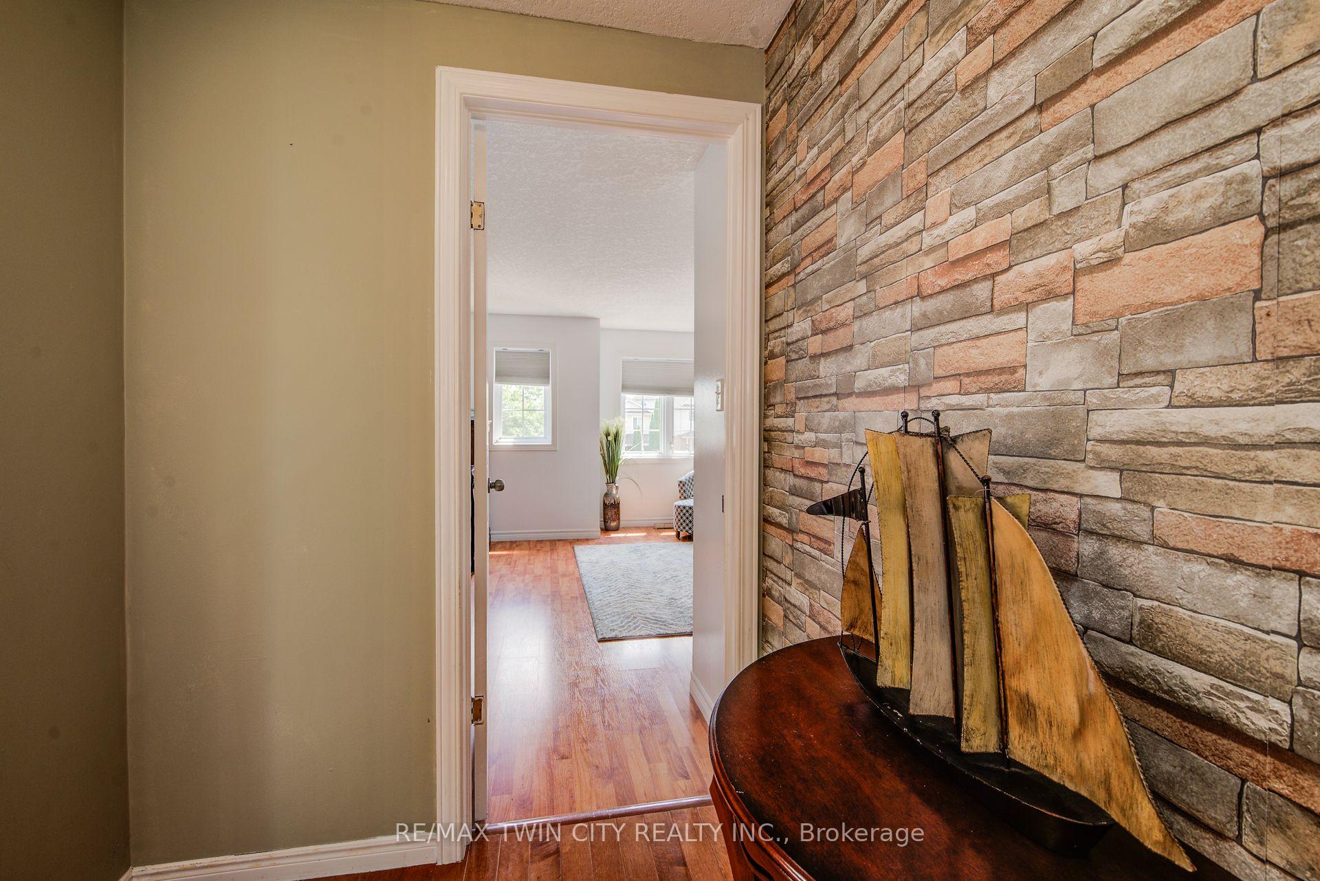Photo 23 of 160 Hidden Creek Drive, Kitchener — HOMEH