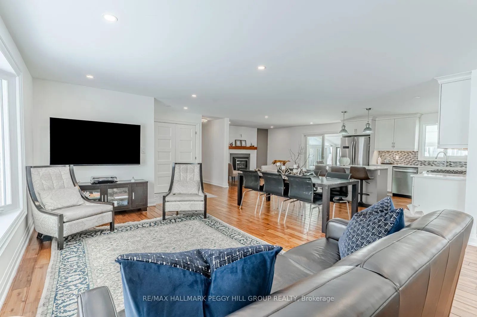 Photo 2 of 1127 Sunnidale Road, Springwater, Centre Vespra — HOMEH