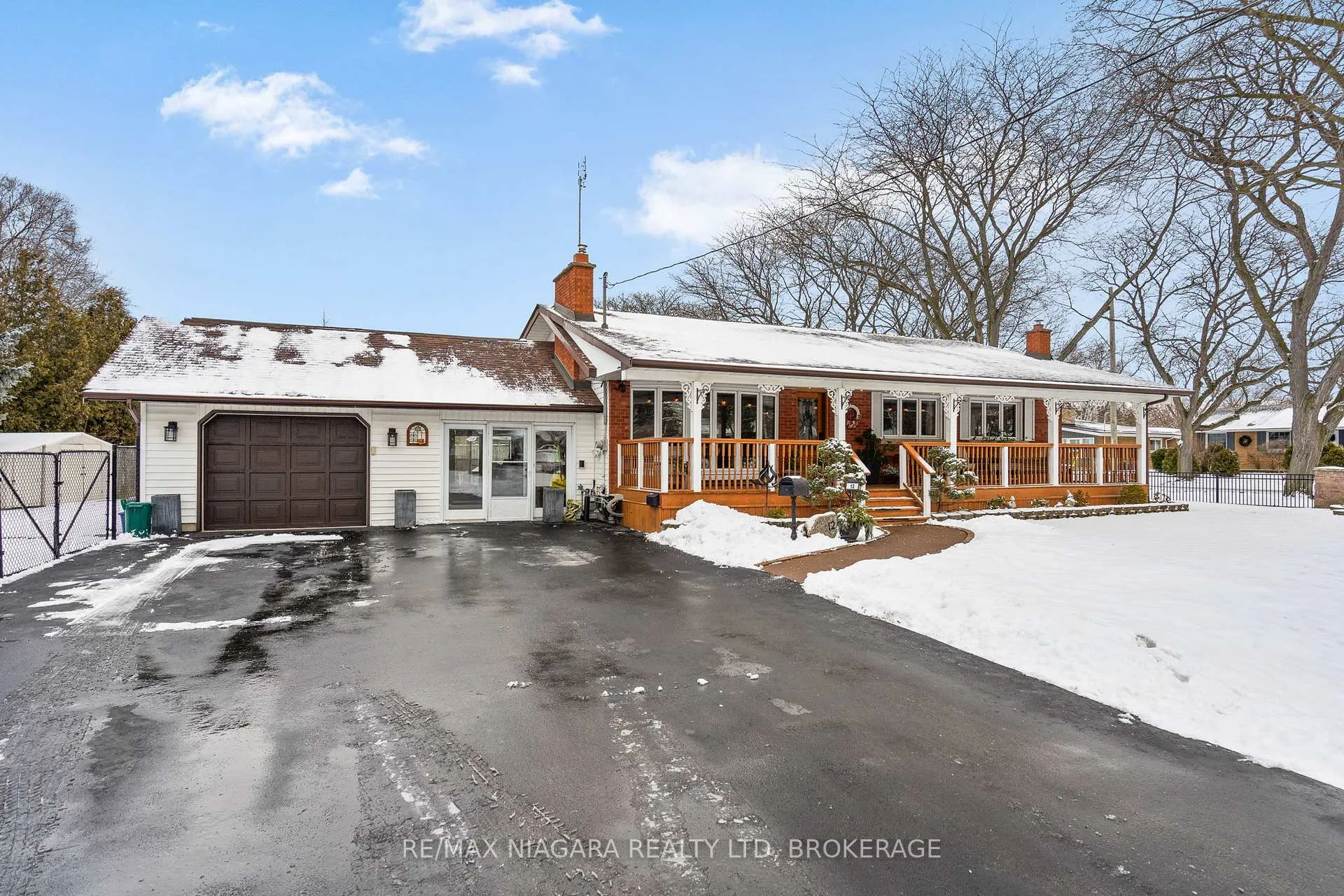 Photo 2 of 12 Aquadale Drive, St. Catharines, Lakeshore — HOMEH