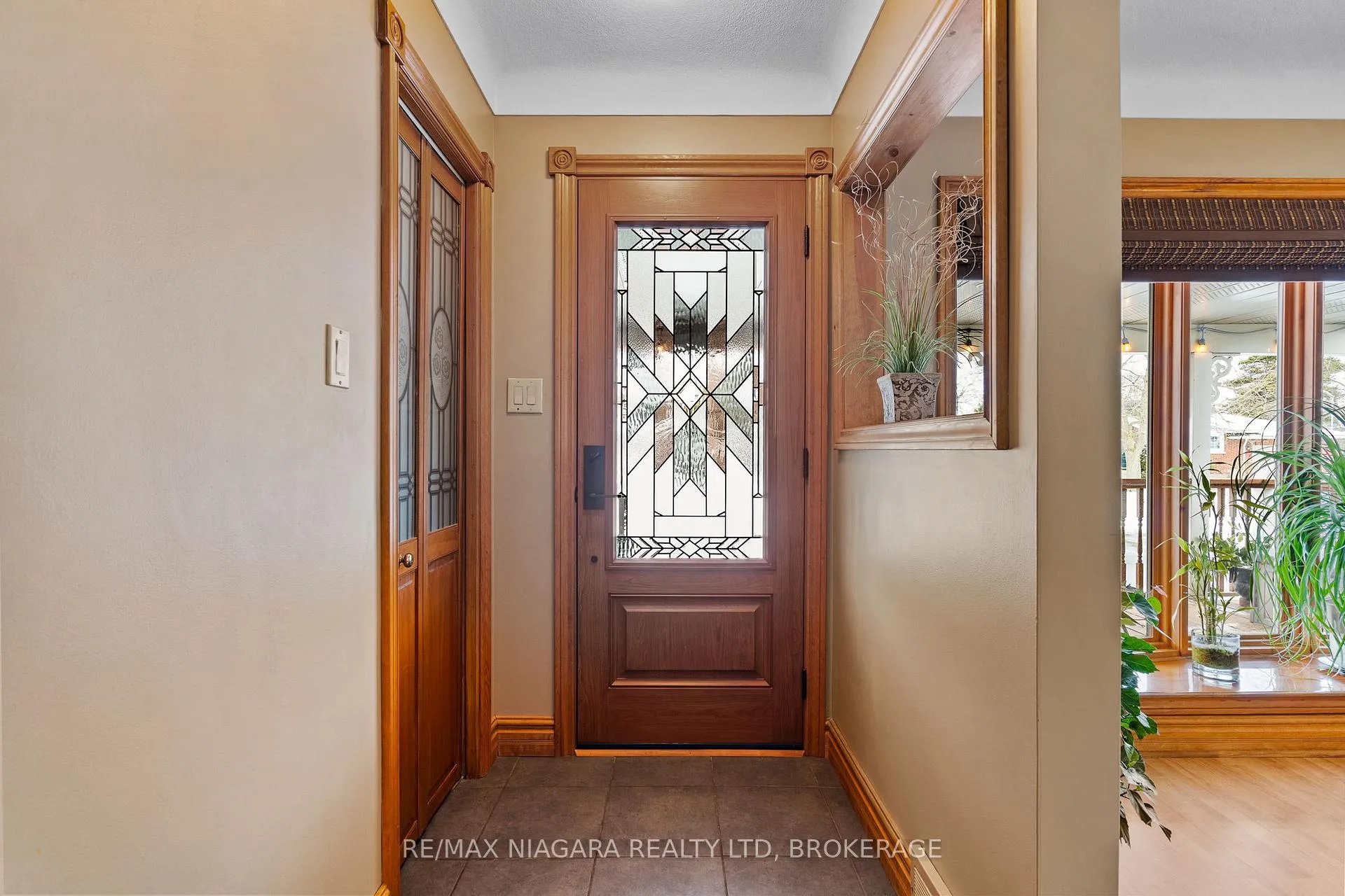 Photo 6 of 12 Aquadale Drive, St. Catharines, Lakeshore — HOMEH