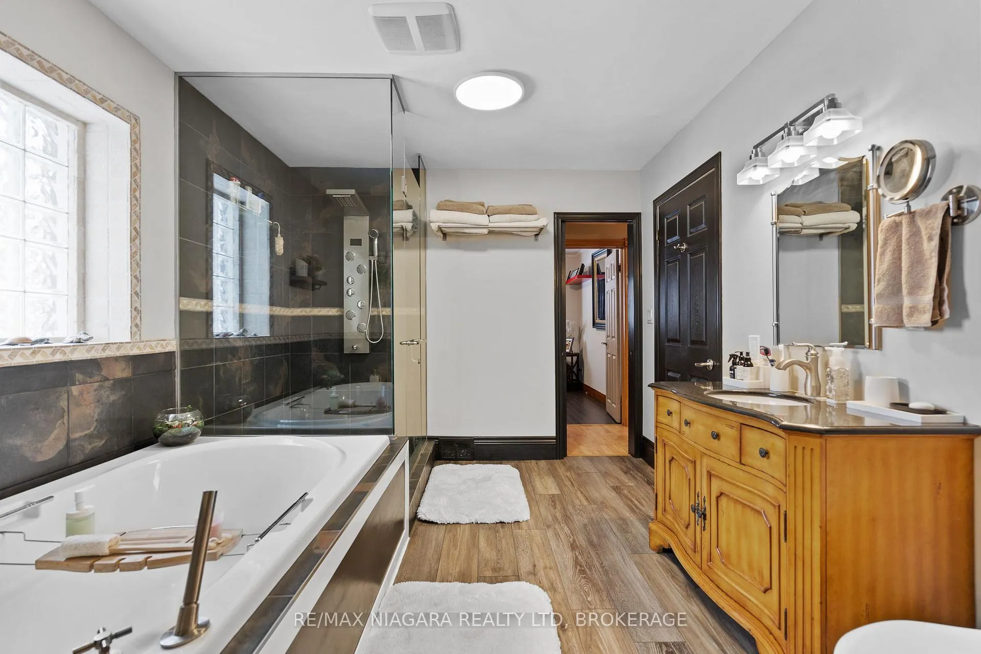 Photo 14 of 12 Aquadale Drive, St. Catharines, Lakeshore — HOMEH