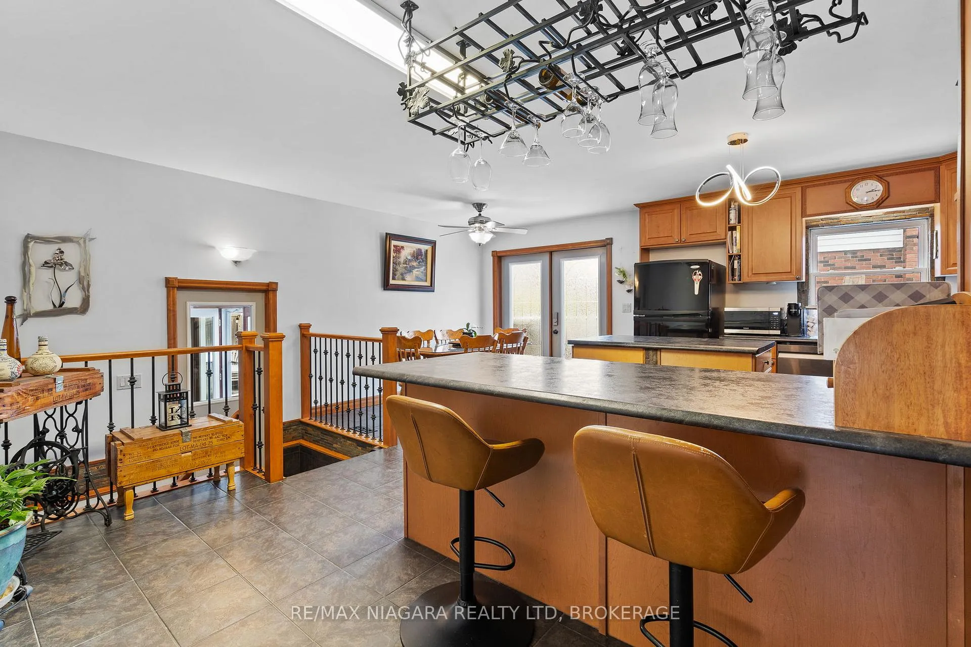 Photo 18 of 12 Aquadale Drive, St. Catharines, Lakeshore — HOMEH