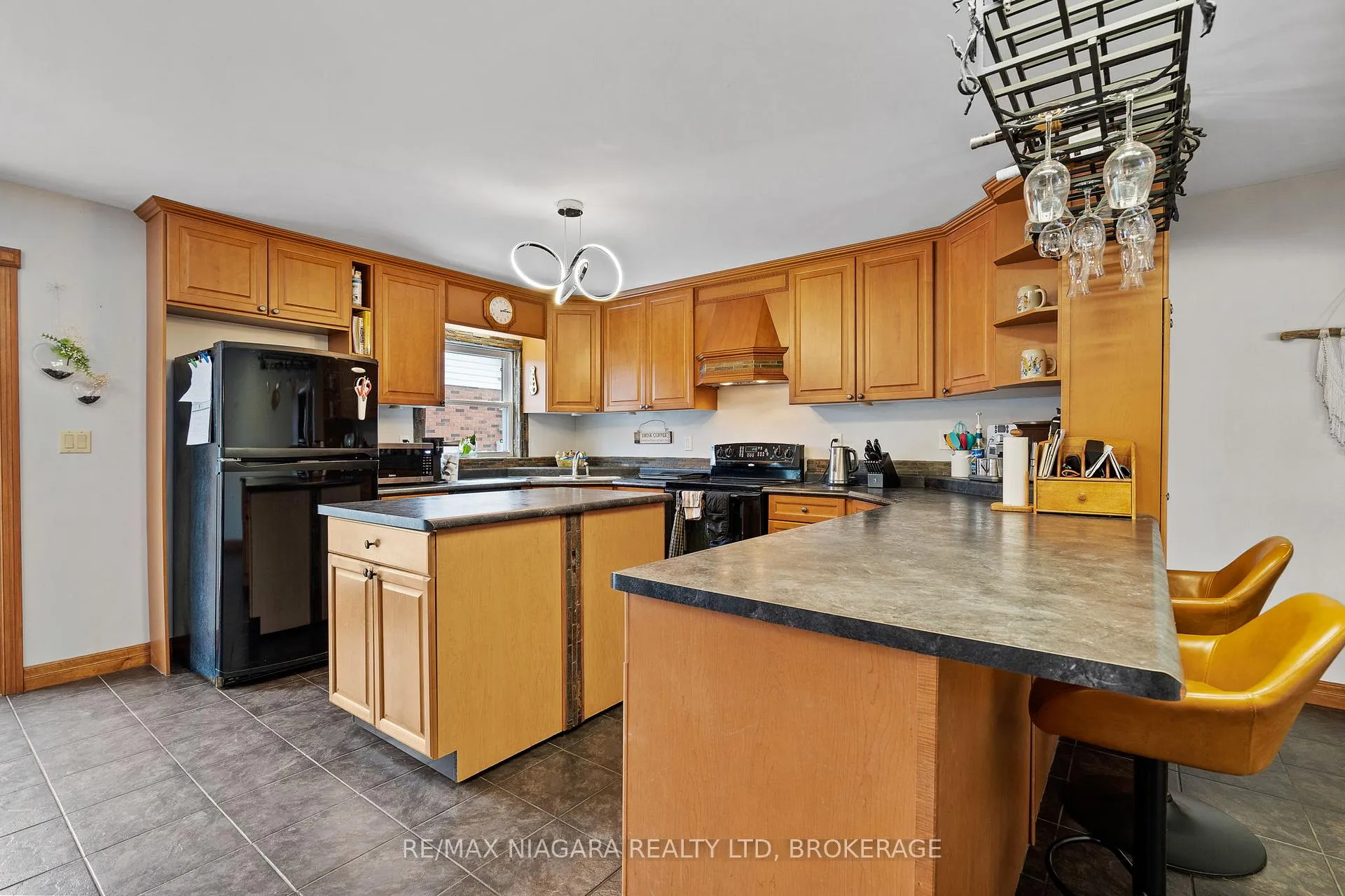Photo 19 of 12 Aquadale Drive, St. Catharines, Lakeshore — HOMEH