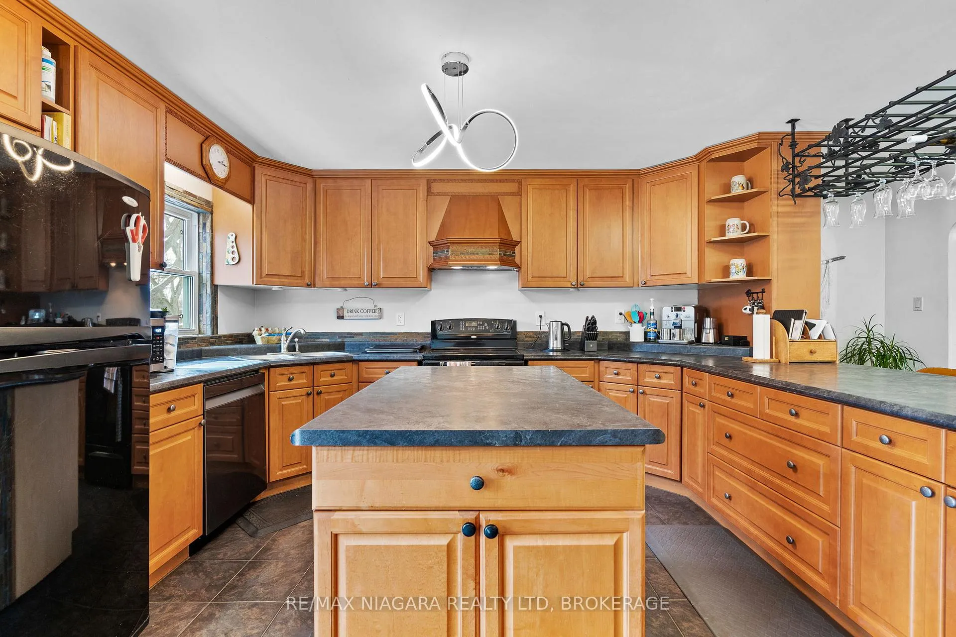 Photo 20 of 12 Aquadale Drive, St. Catharines, Lakeshore — HOMEH
