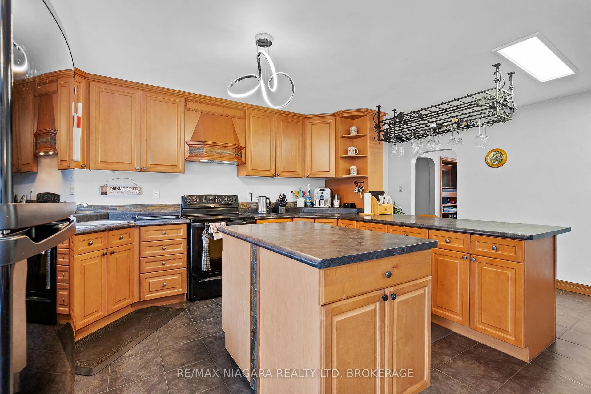 Photo 21 of 12 Aquadale Drive, St. Catharines, Lakeshore — HOMEH