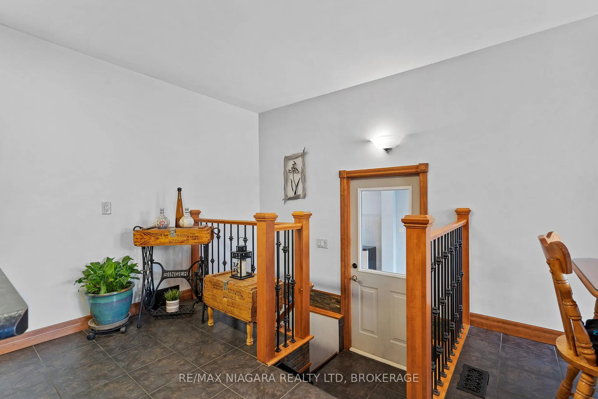 Photo 23 of 12 Aquadale Drive, St. Catharines, Lakeshore — HOMEH