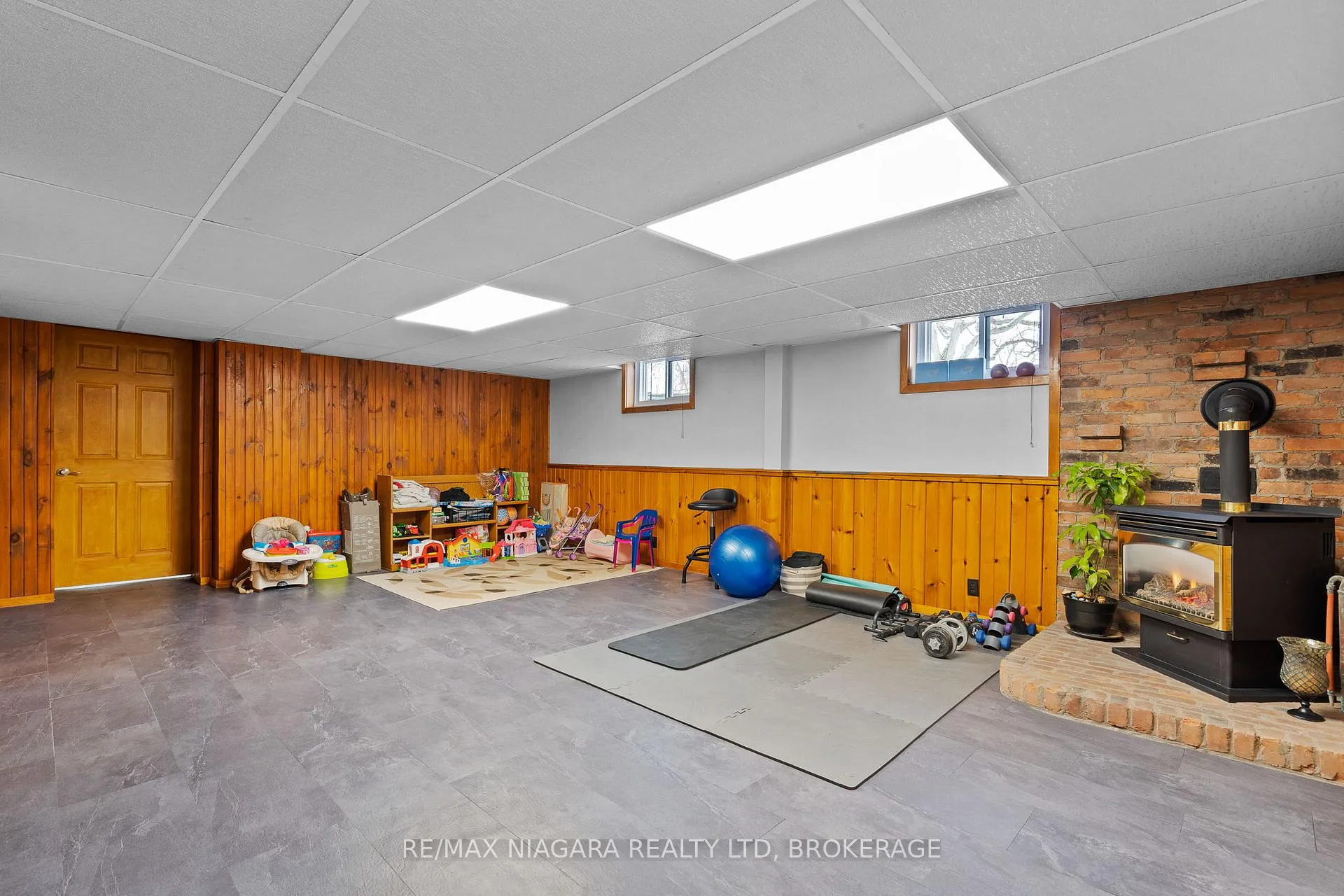 Photo 27 of 12 Aquadale Drive, St. Catharines, Lakeshore — HOMEH
