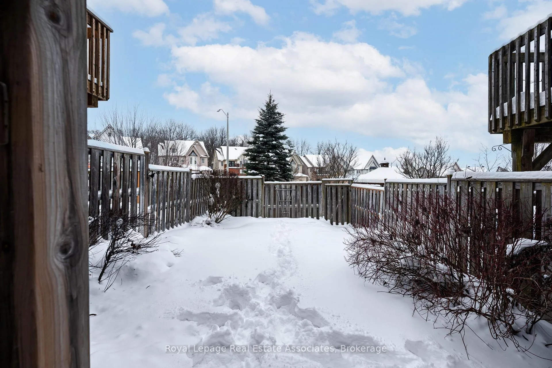 Photo 33 of 44 Sutcliff Lane, Halton Hills, Georgetown — HOMEH