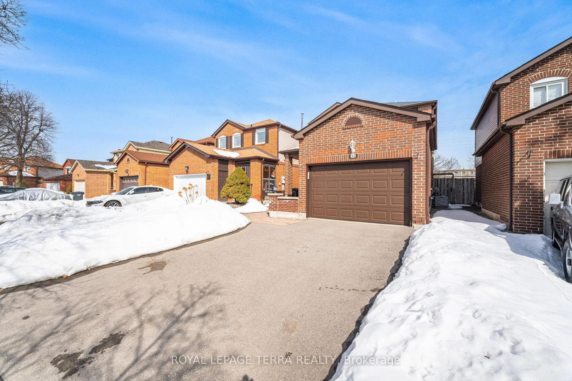 Photo 3 of 32 Bridekirk Place, Brampton, Fletcher's West — HOMEH