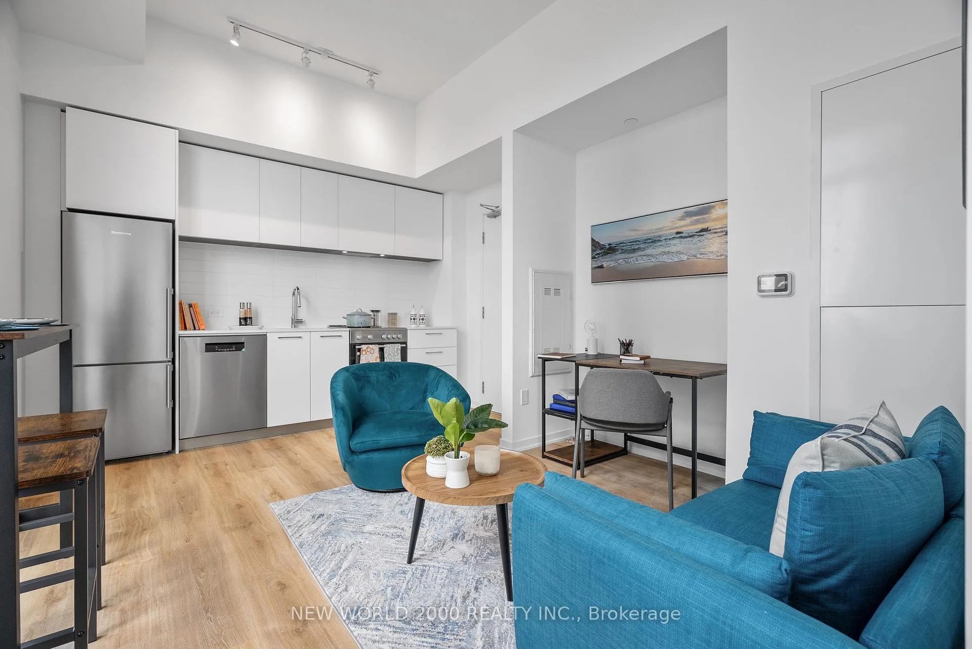 Photo 6 of Unit 2211, 101 Roehampton Avenue, Toronto, Mount Pleasant West — HOMEH