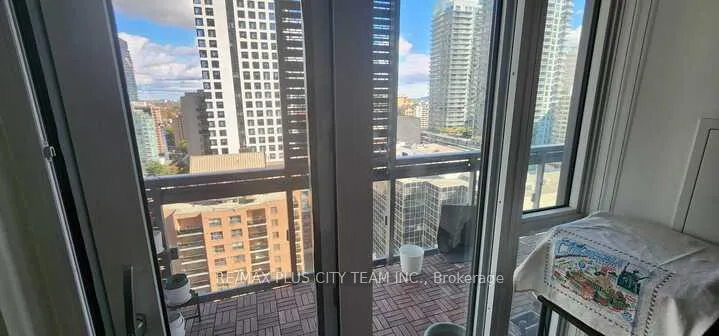 Photo 6 of Unit 1402, 39 Roehampton Avenue, Toronto, Mount Pleasant West — HOMEH