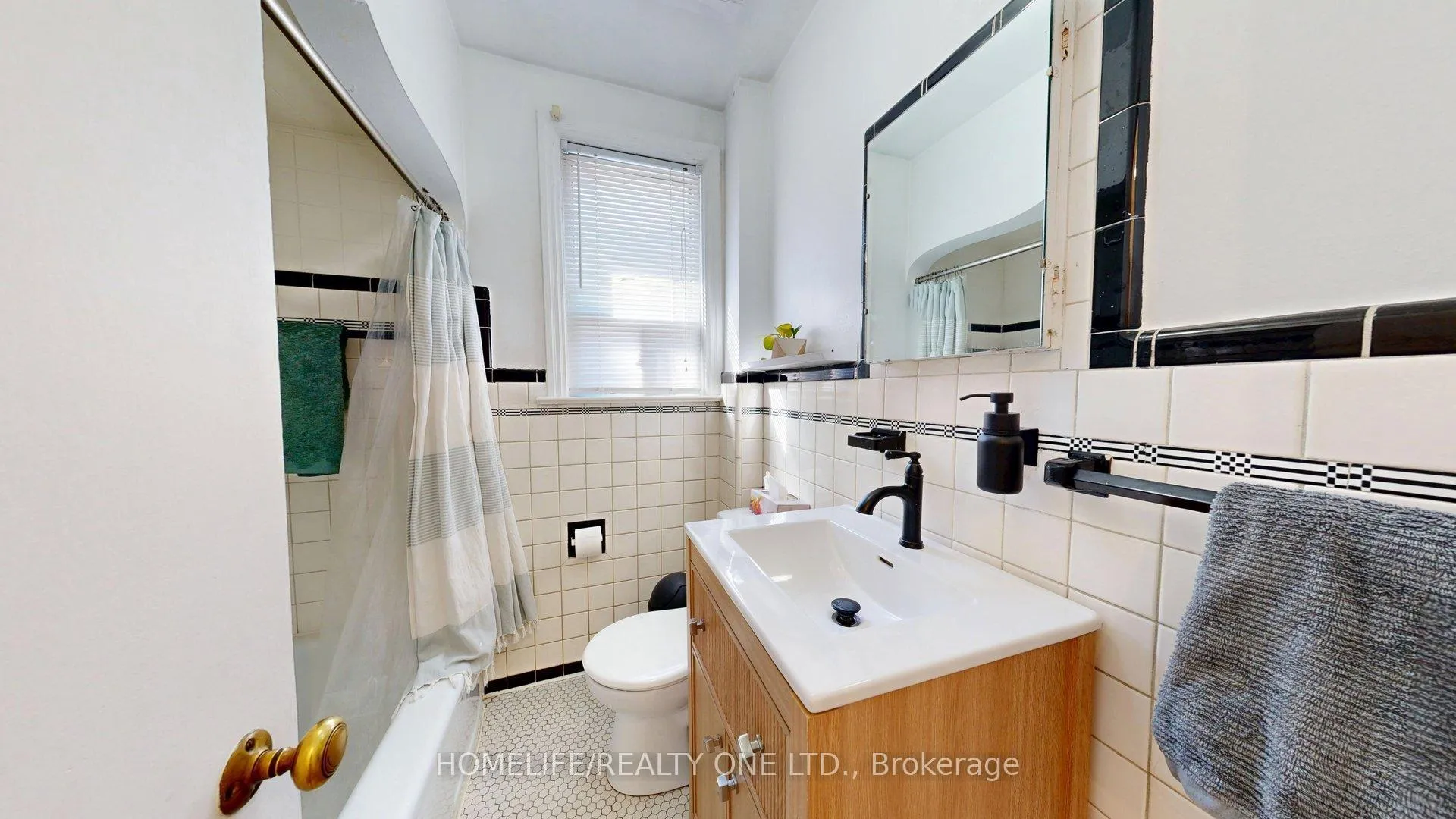 Photo 14 of 247 Berry Road, Etobicoke, Stonegate-Queensway — HOMEH