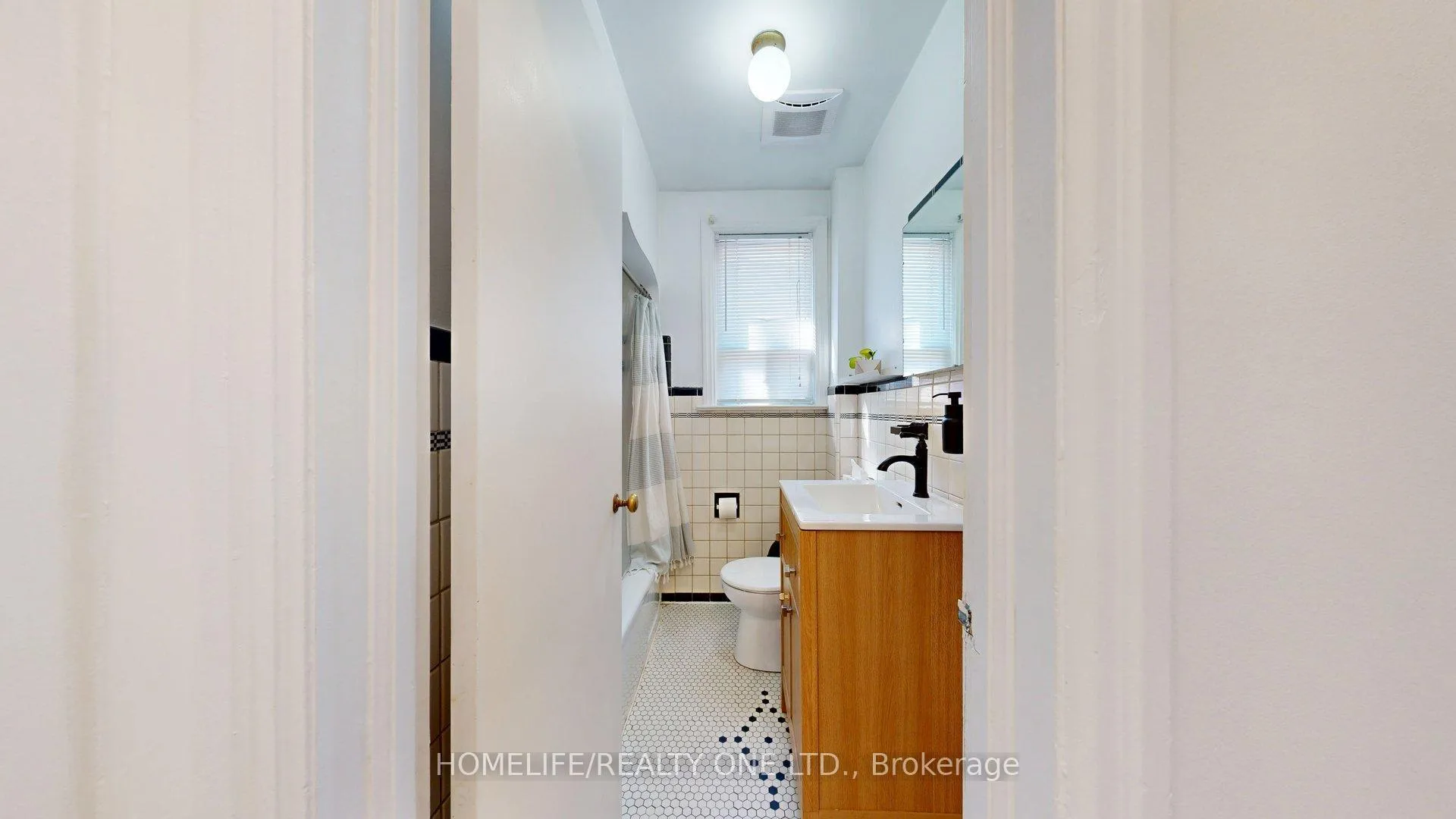 Photo 15 of 247 Berry Road, Etobicoke, Stonegate-Queensway — HOMEH