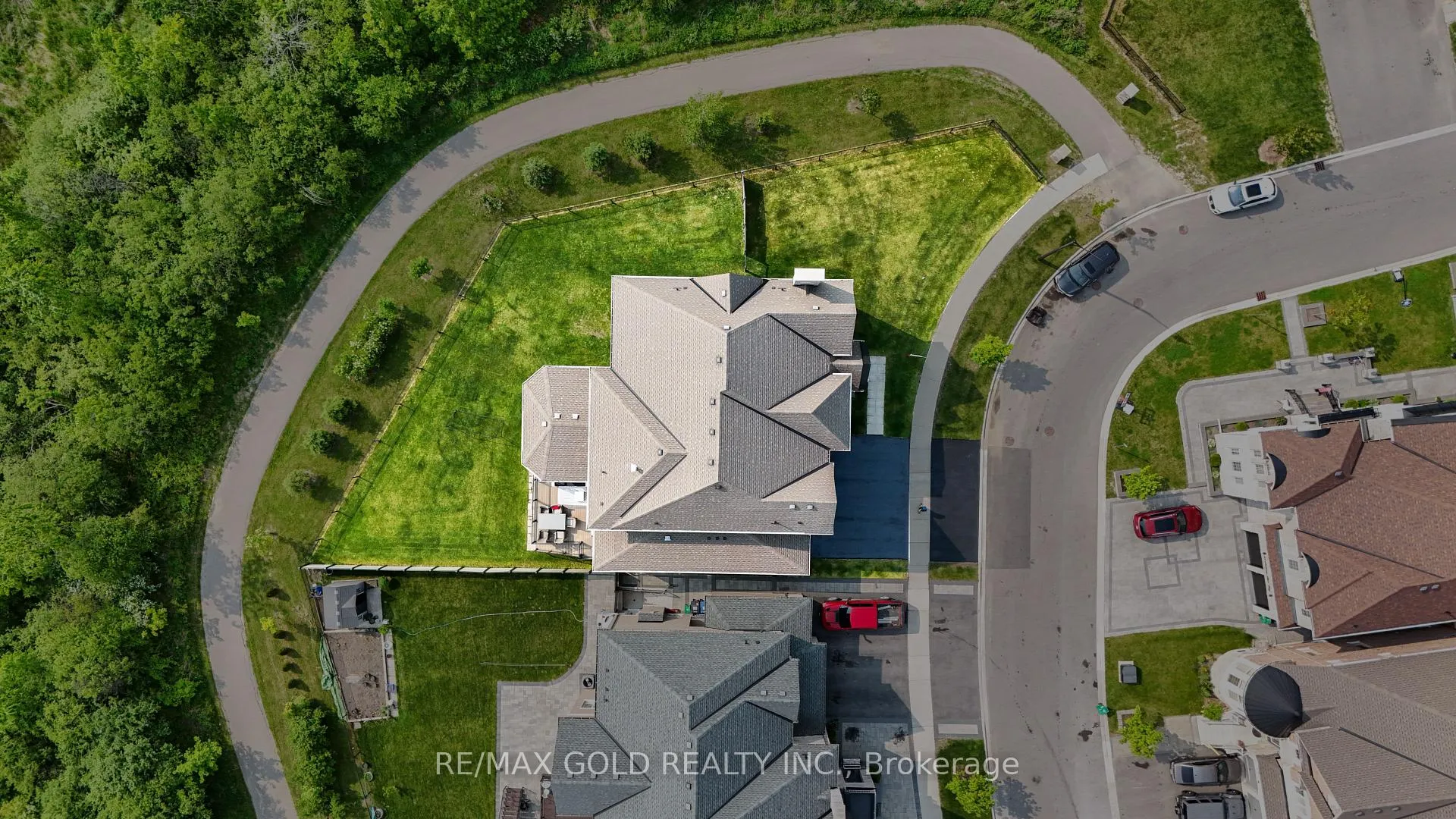 Photo 2 of 40 Autumn Olive Way, Brampton, Toronto Gore Rural Estate — HOMEH