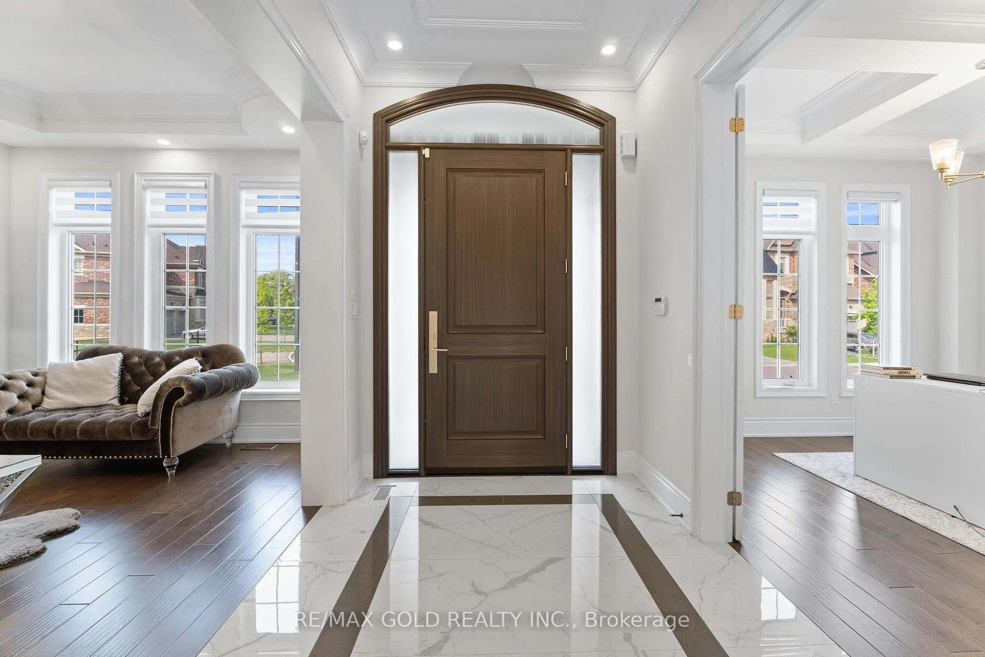 Photo 3 of 40 Autumn Olive Way, Brampton, Toronto Gore Rural Estate — HOMEH