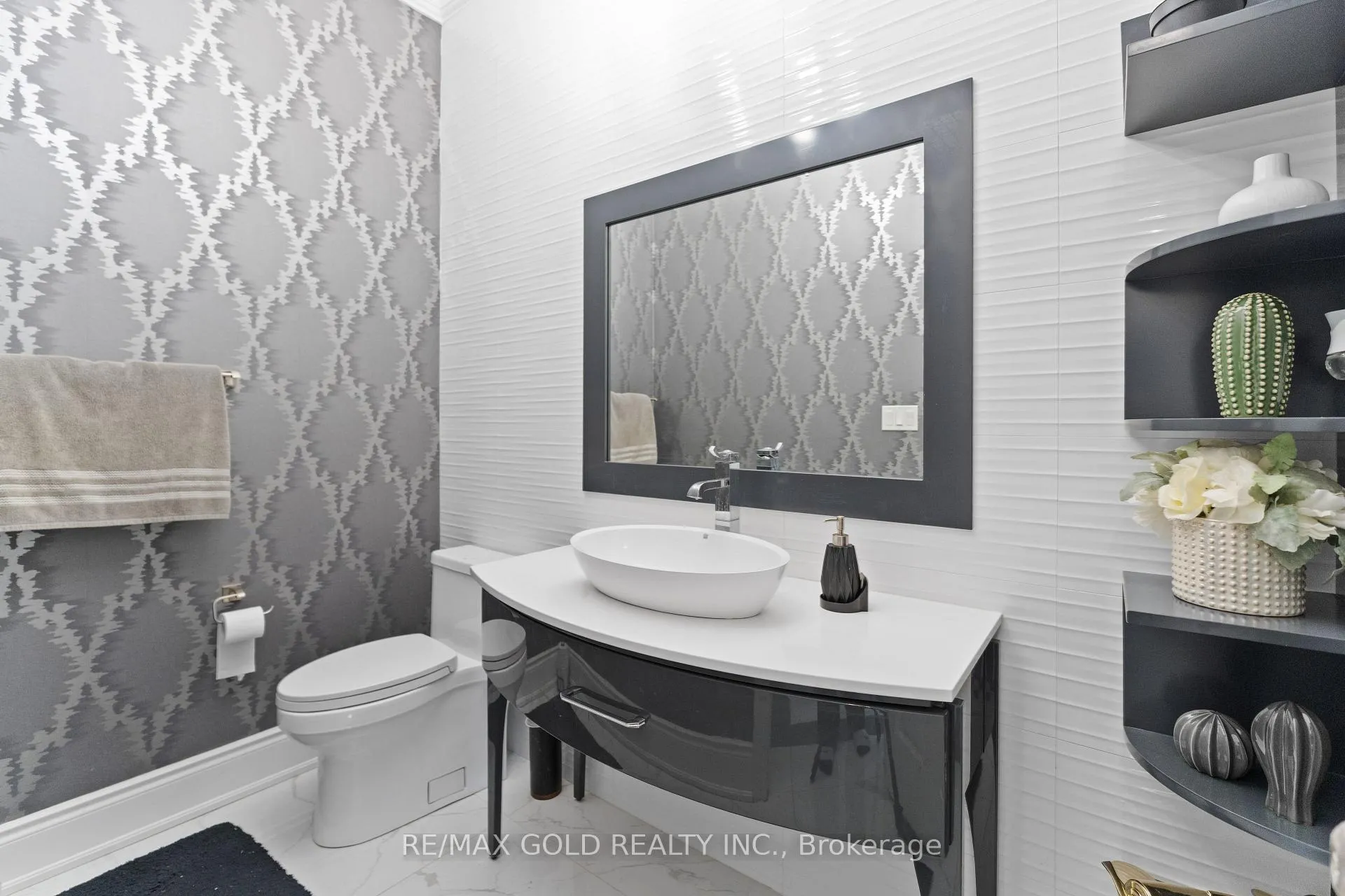 Photo 7 of 40 Autumn Olive Way, Brampton, Toronto Gore Rural Estate — HOMEH