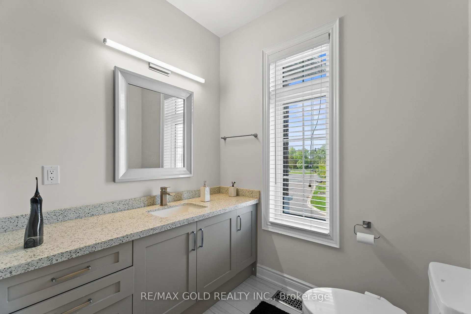 Photo 28 of 40 Autumn Olive Way, Brampton, Toronto Gore Rural Estate — HOMEH