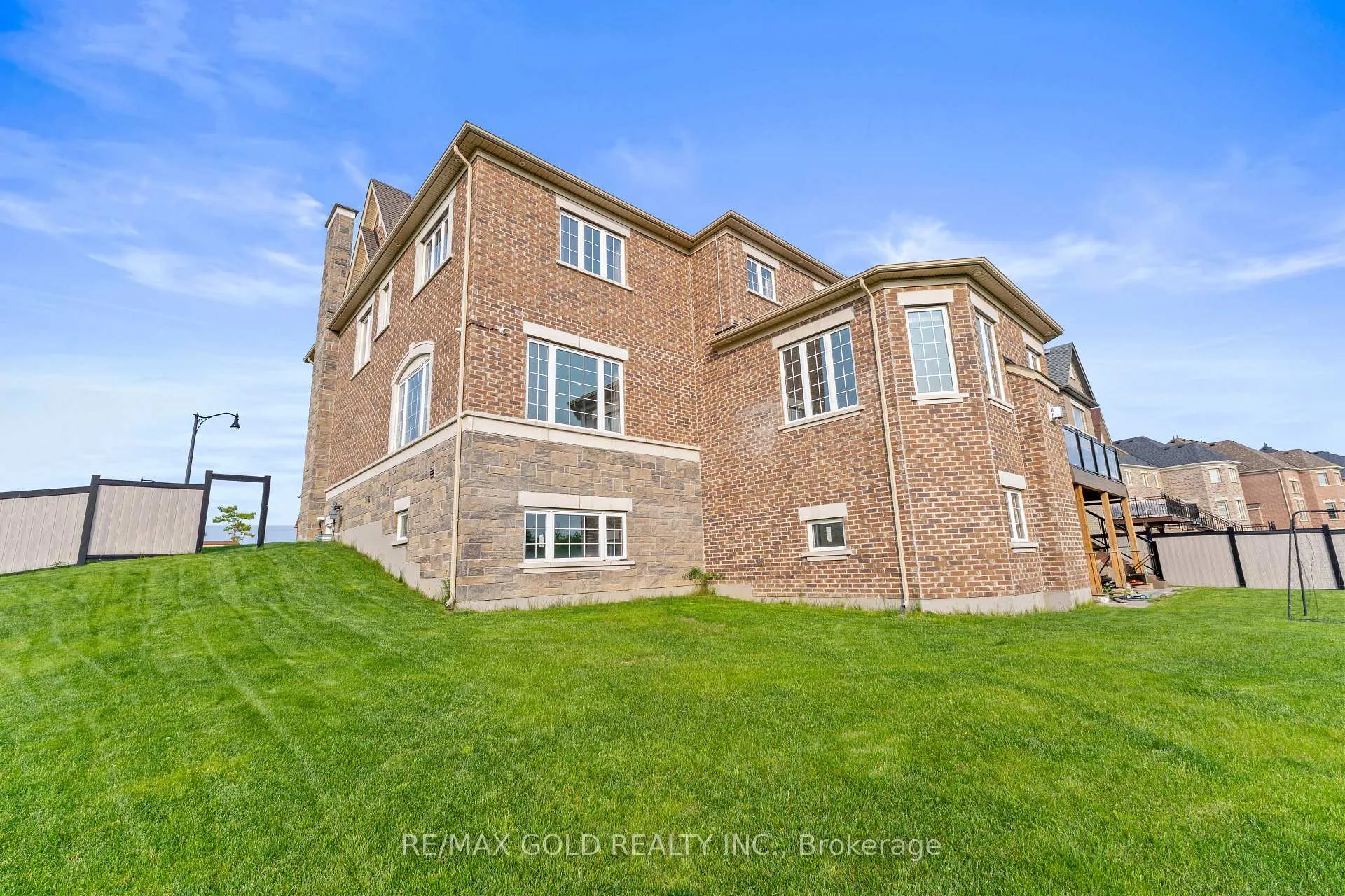 Photo 36 of 40 Autumn Olive Way, Brampton, Toronto Gore Rural Estate — HOMEH