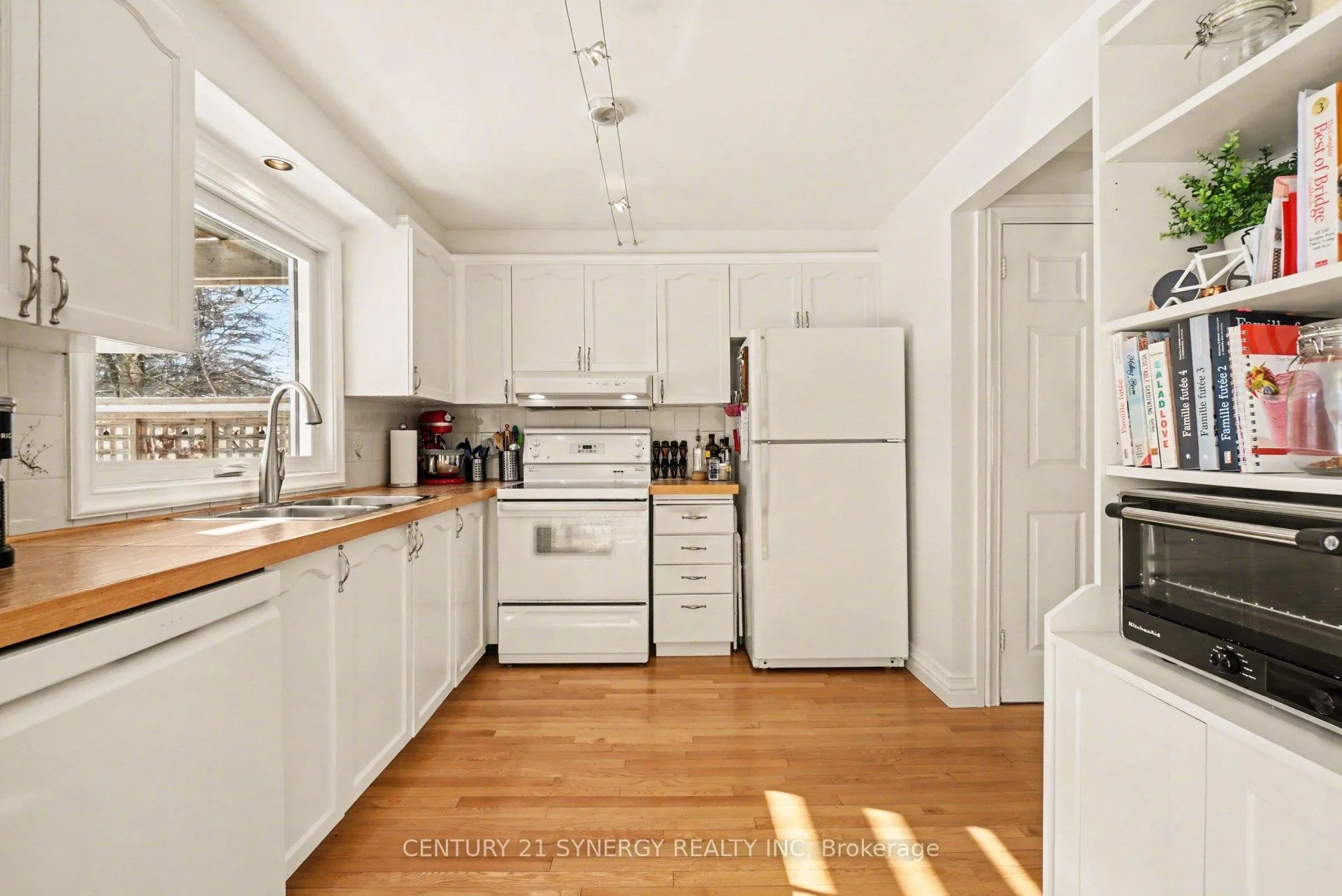 Photo 11 of 6044 Willowbark Drive, Ottawa, Chapel Hill — HOMEH