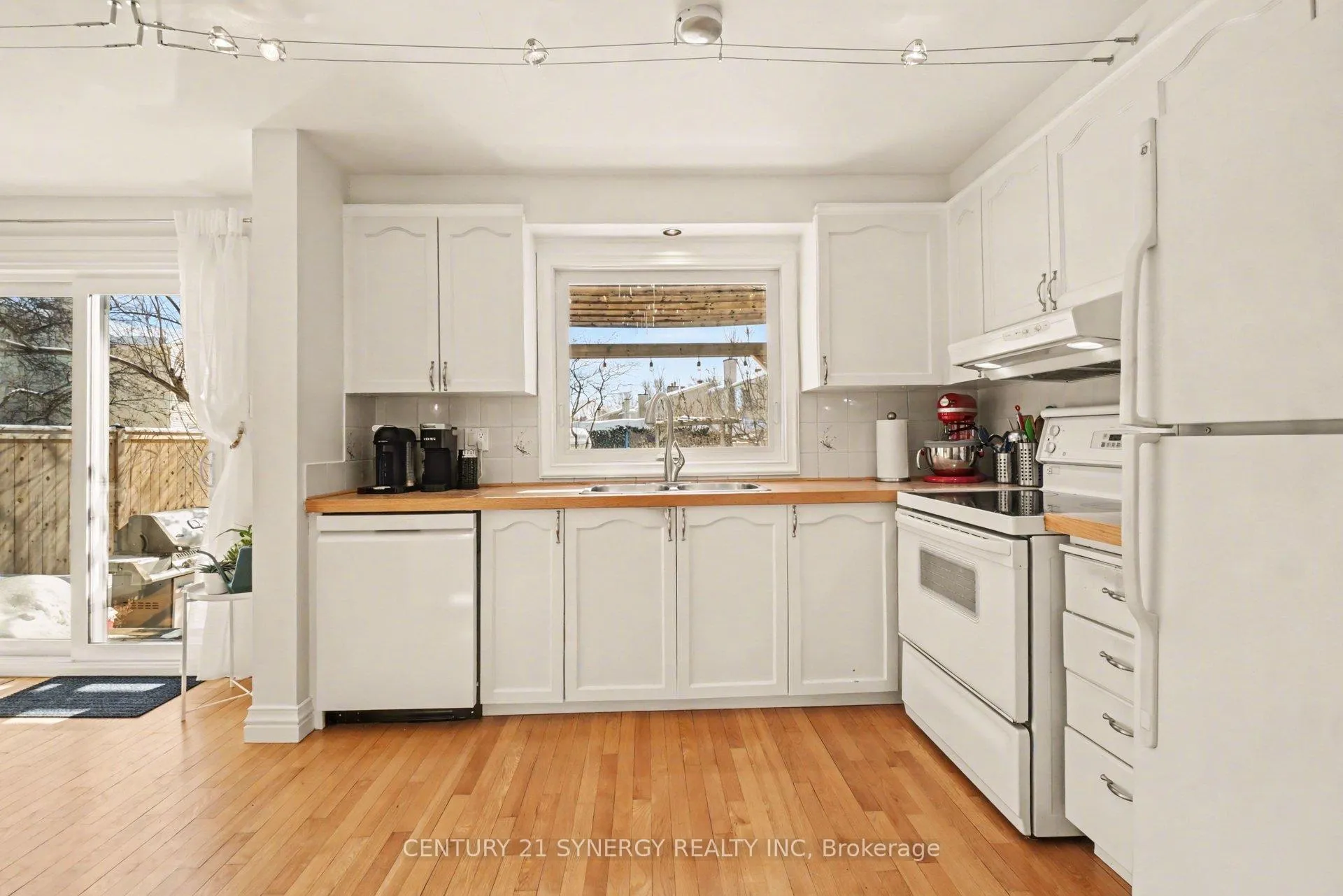Photo 12 of 6044 Willowbark Drive, Ottawa, Chapel Hill — HOMEH