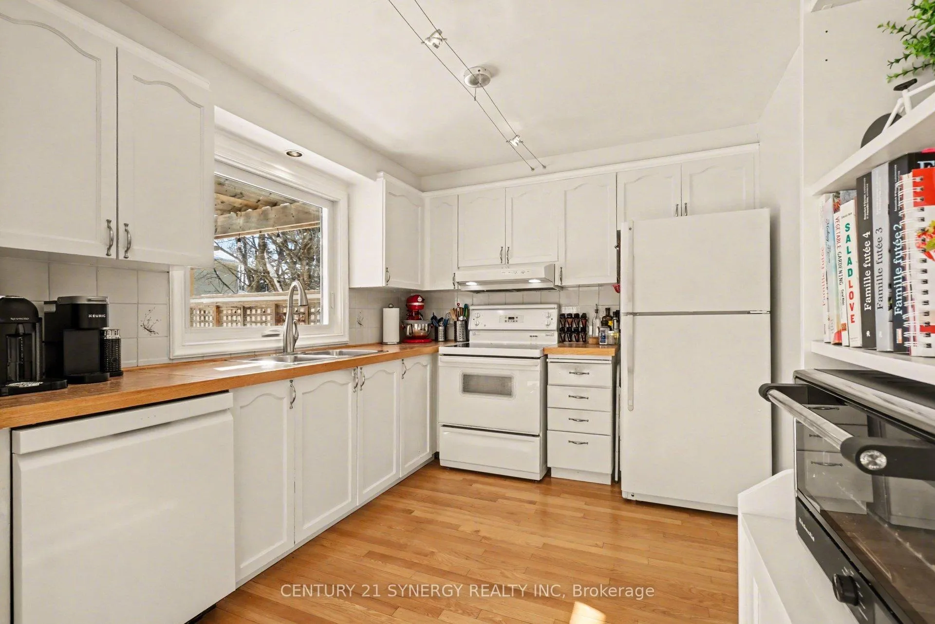 Photo 13 of 6044 Willowbark Drive, Ottawa, Chapel Hill — HOMEH